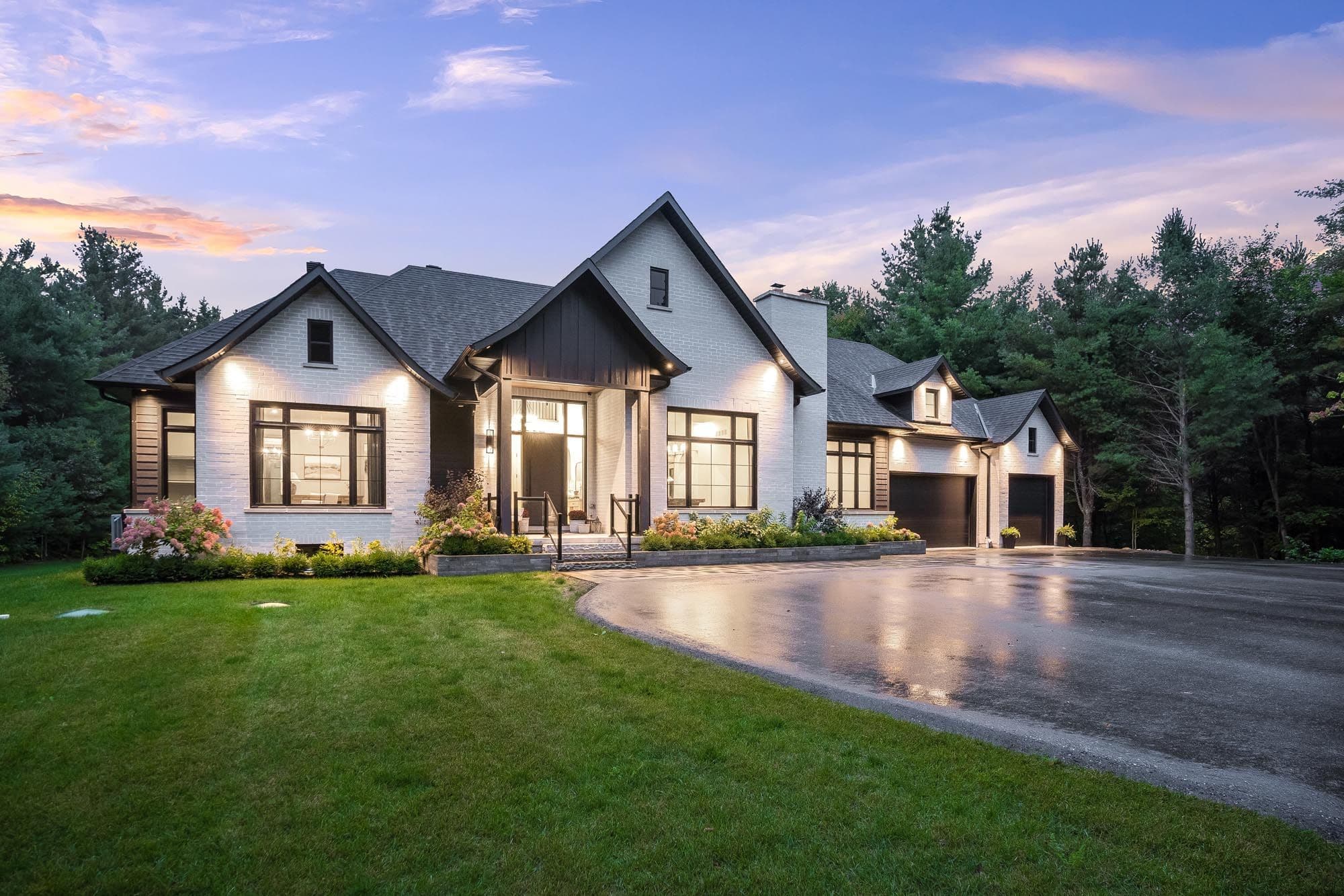 4 Sycamore Circle, Springwater, ON L0L 2K0