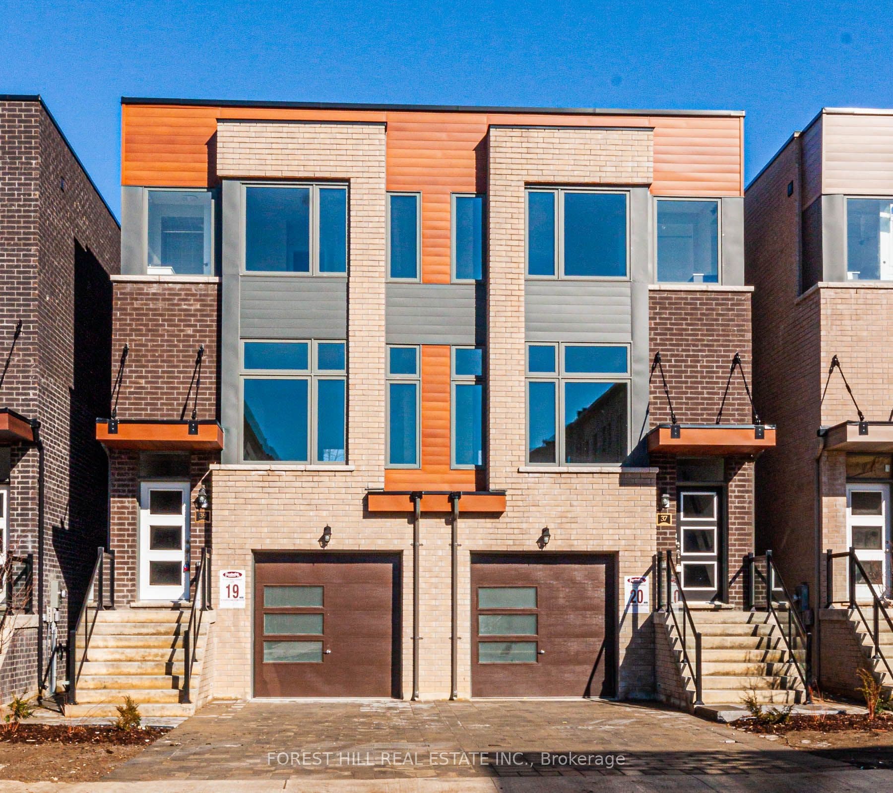 37 Wild Rose Gardens 2, Toronto W04, ON M6L 0A5