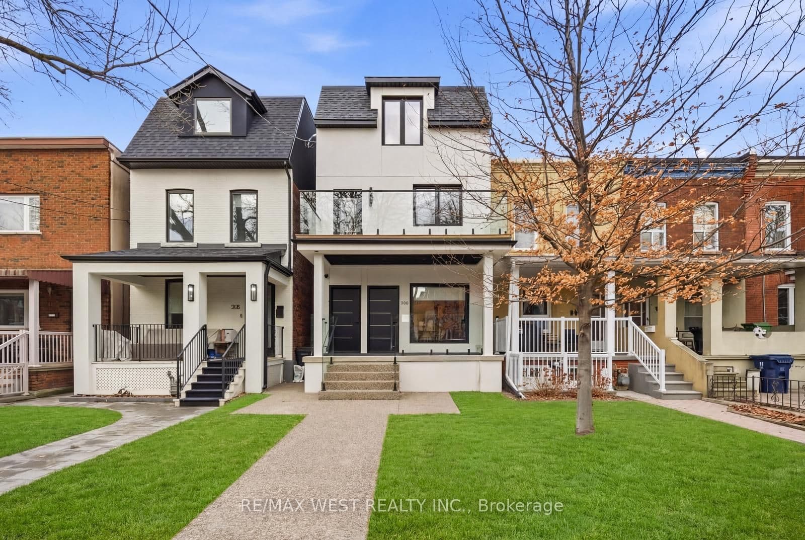 390 St Clarens Avenue, Toronto C01, ON M6H 3W3