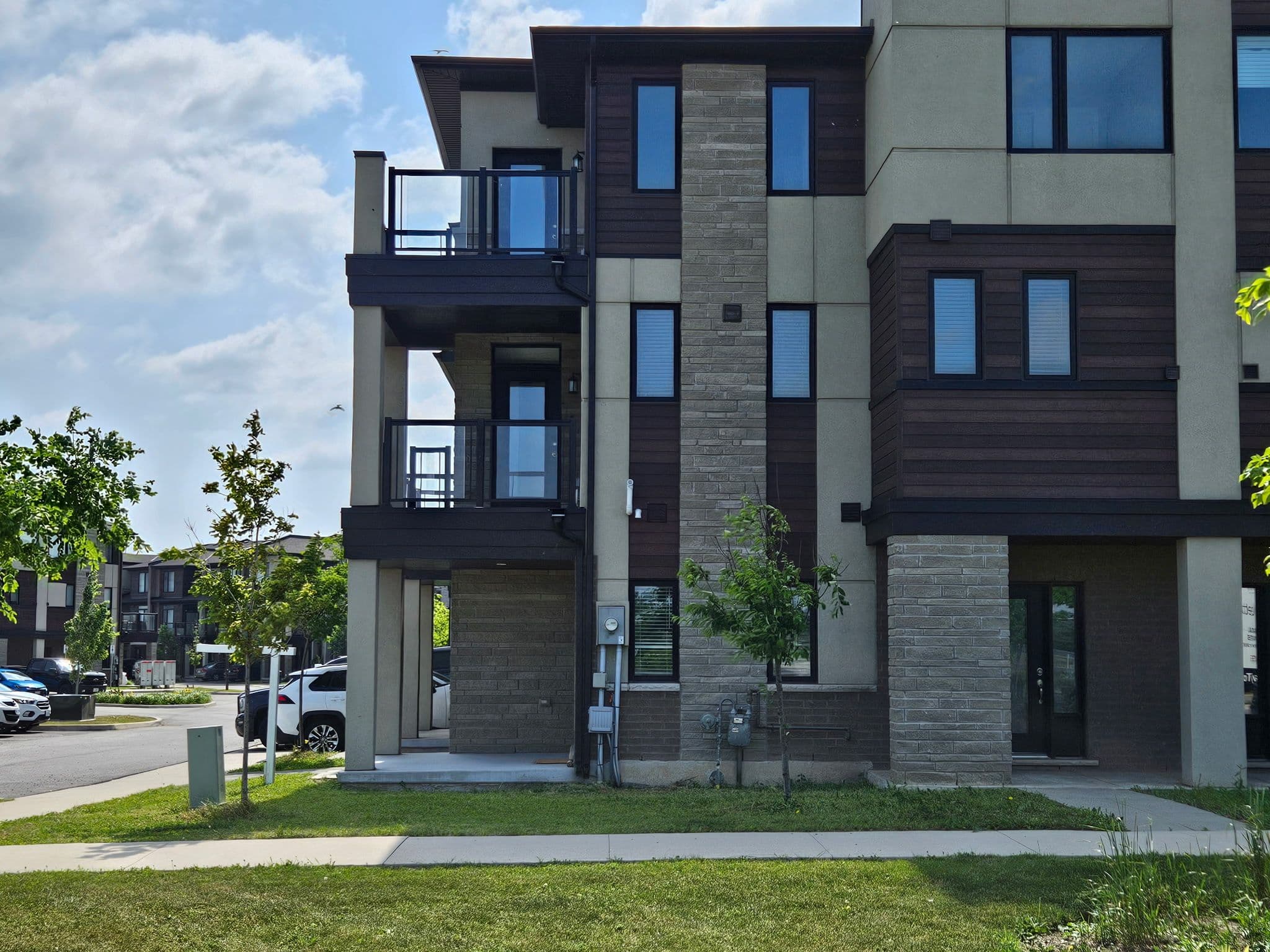 590 N Service Road E 102, Hamilton, ON L8E 0K5