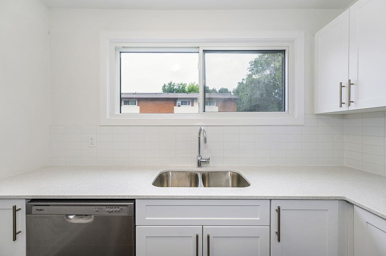 28 Woodman Drive N, Hamilton, ON L8H 2M5