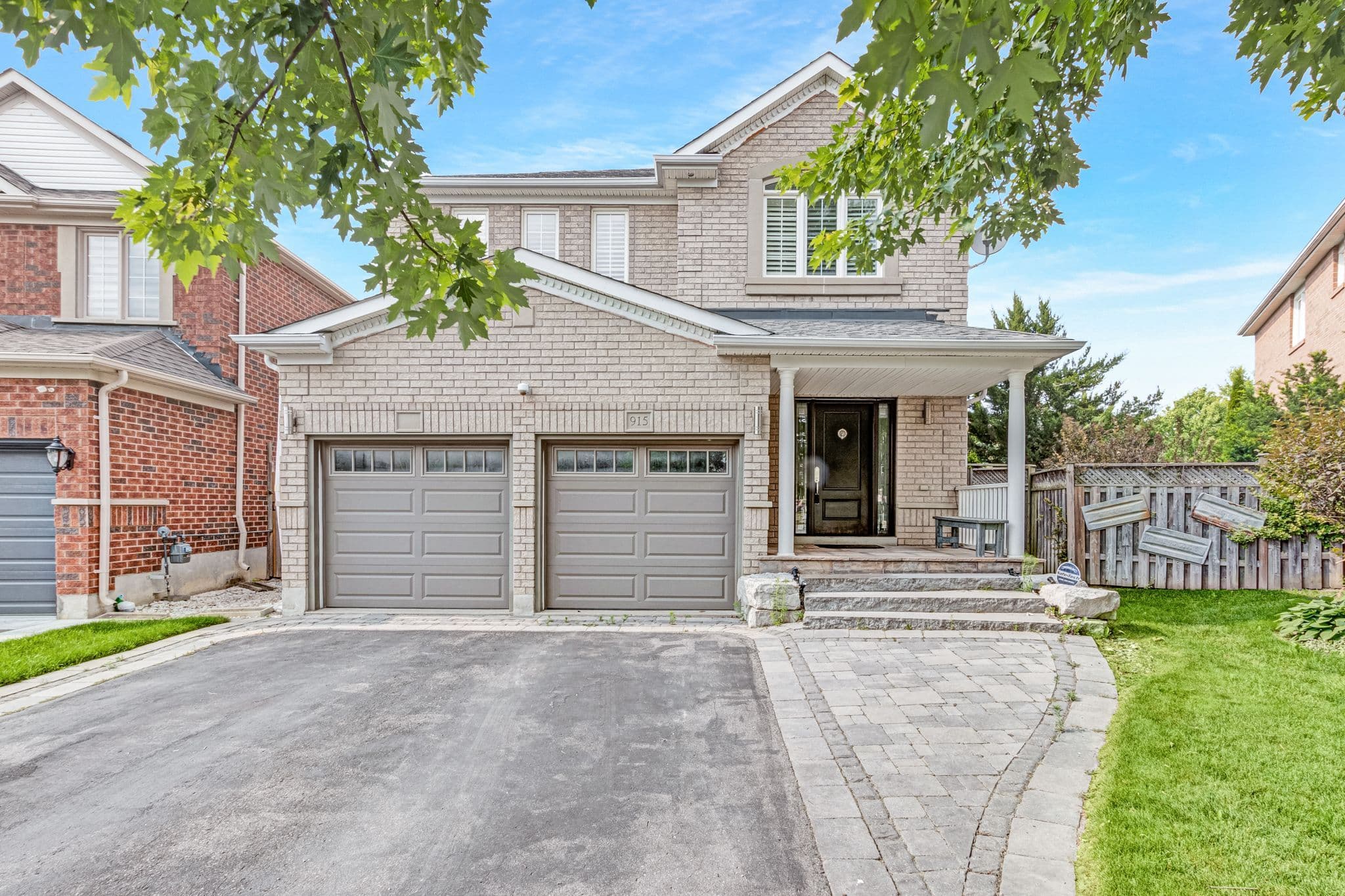 915 Oaktree Crescent, Newmarket, ON L3X 2Z1