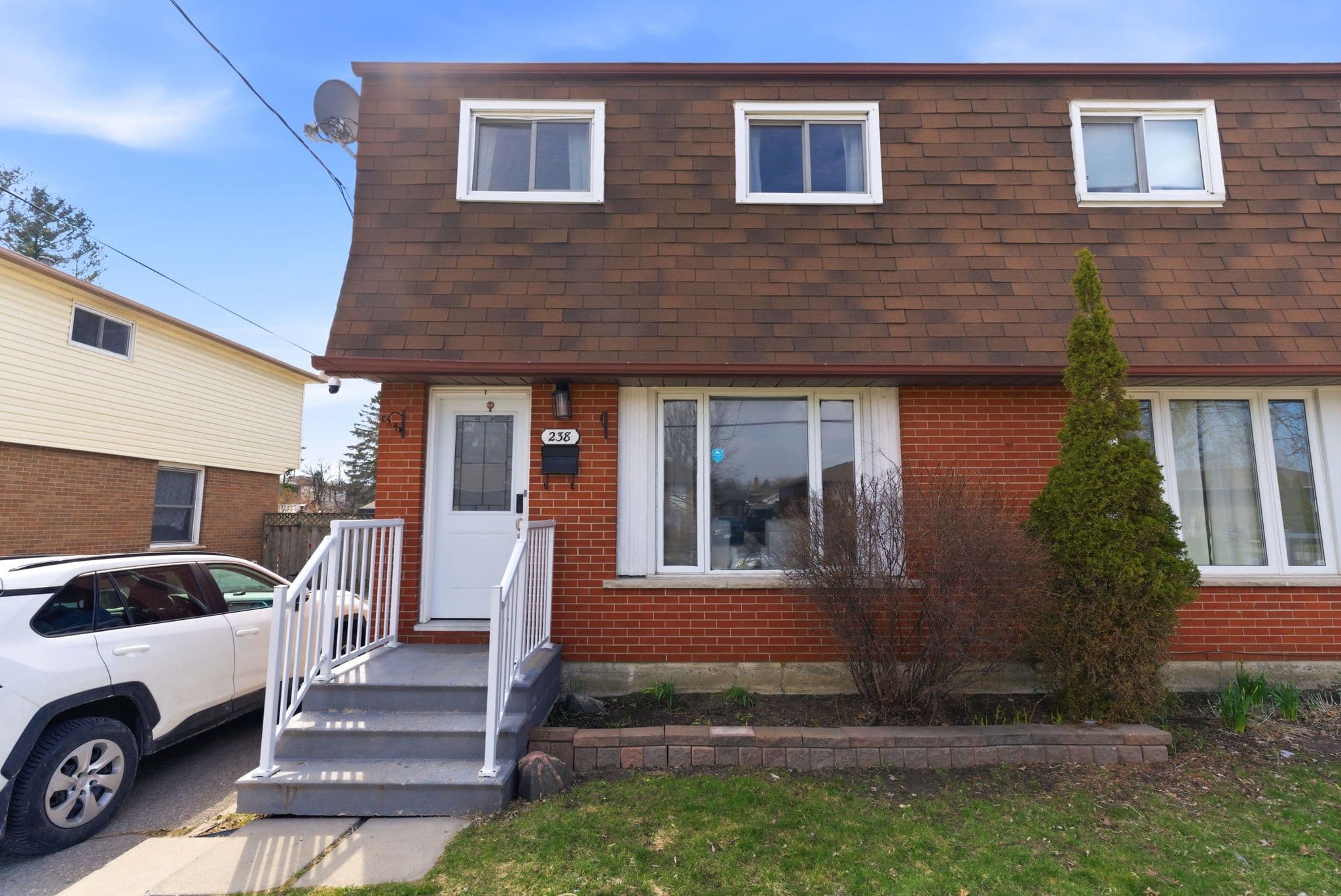 238 Waverly Street S, Oshawa, ON L1J 5V4