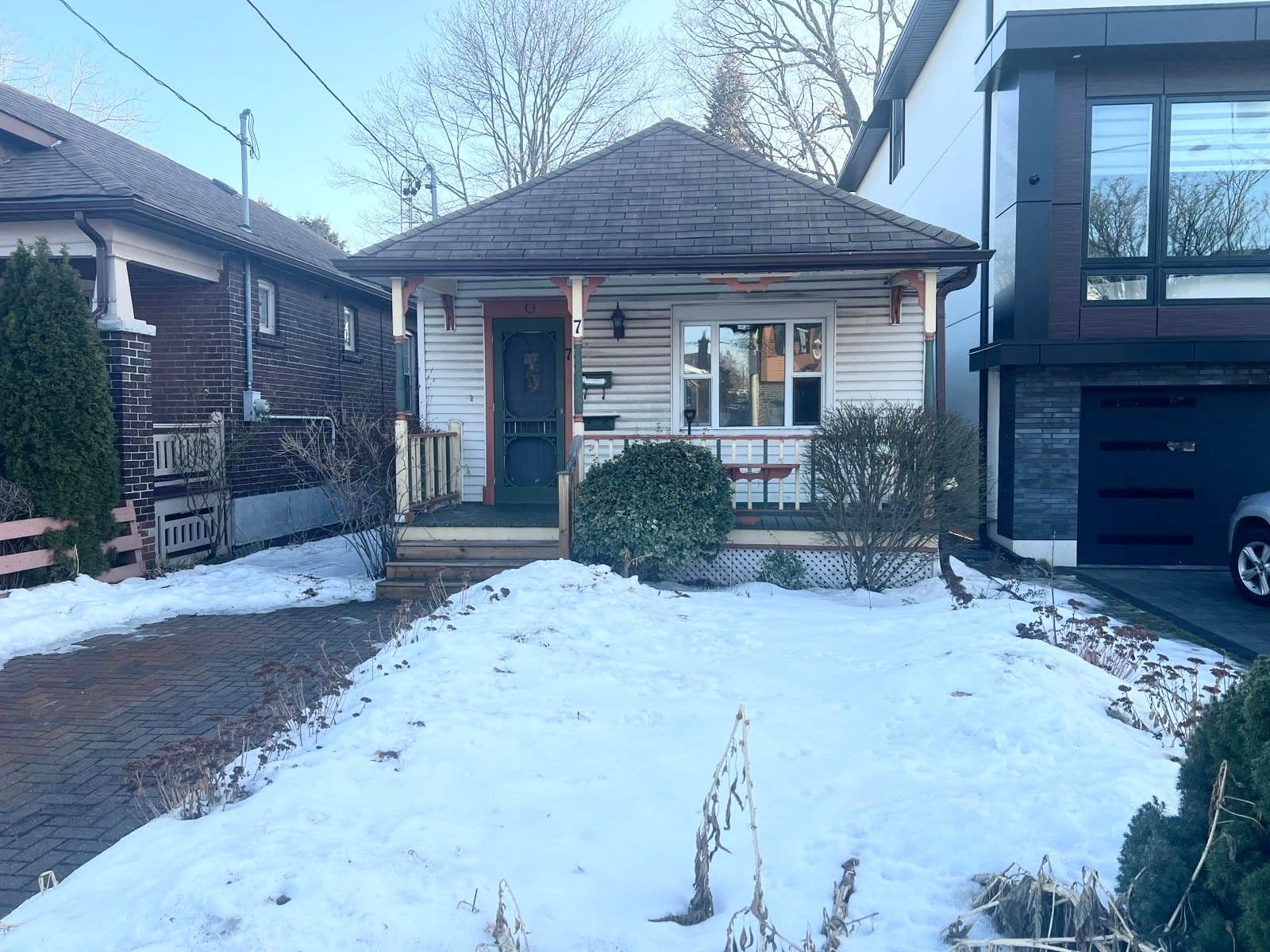 7 Holborne Avenue, Toronto E03, ON M4C 2P8