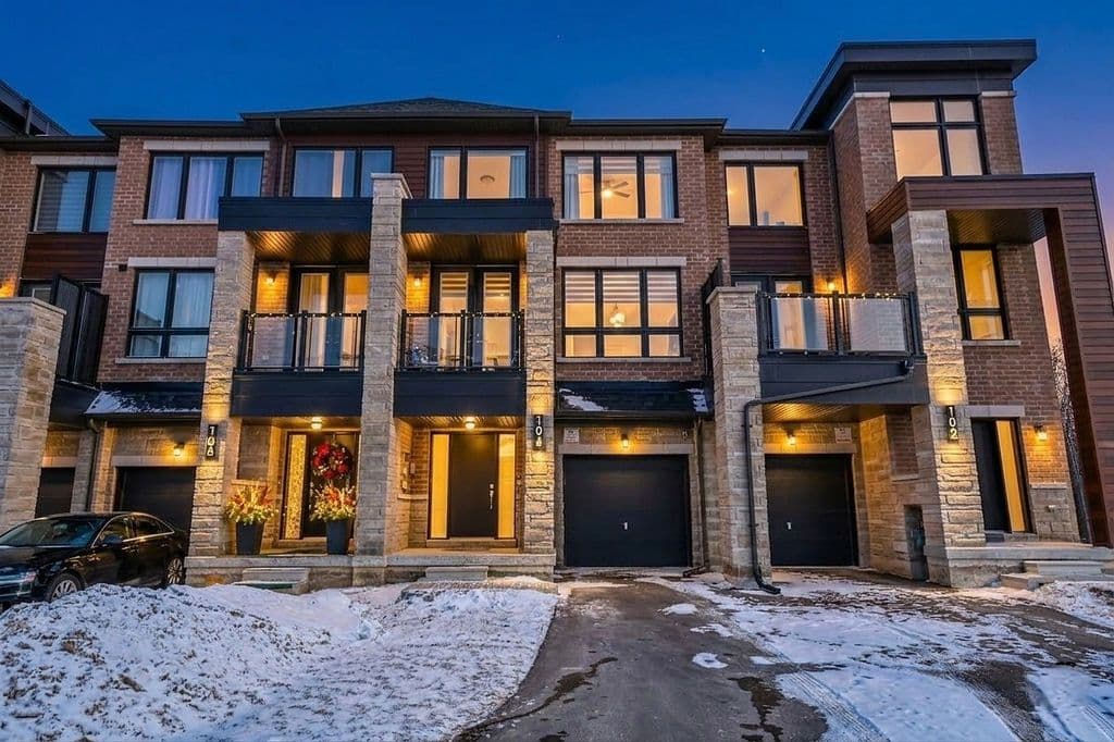 104 Blue Forest Crescent, Barrie, ON L9J 0N7