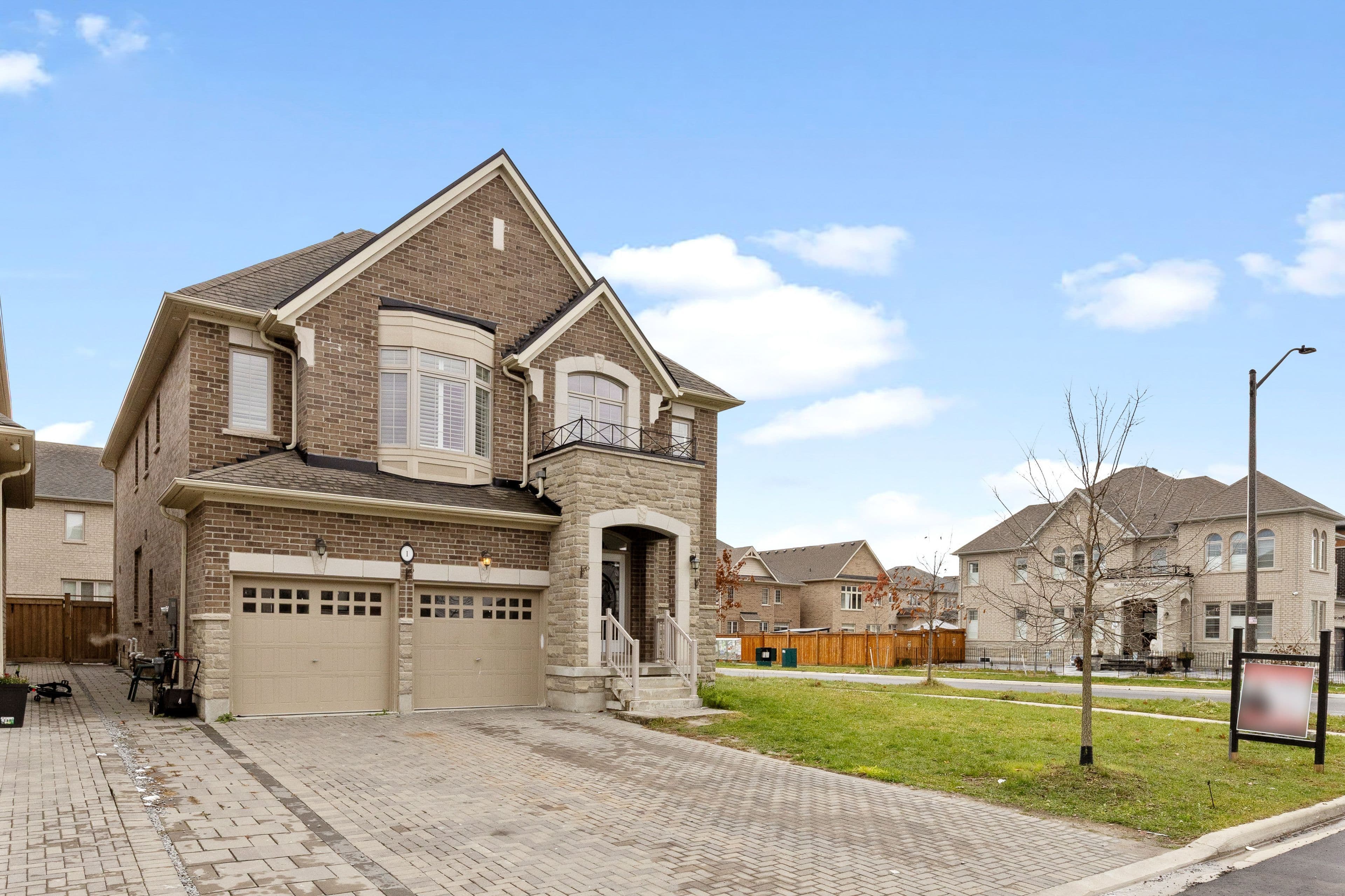 1 Morningstar Avenue, Whitby, ON L1R 0P2