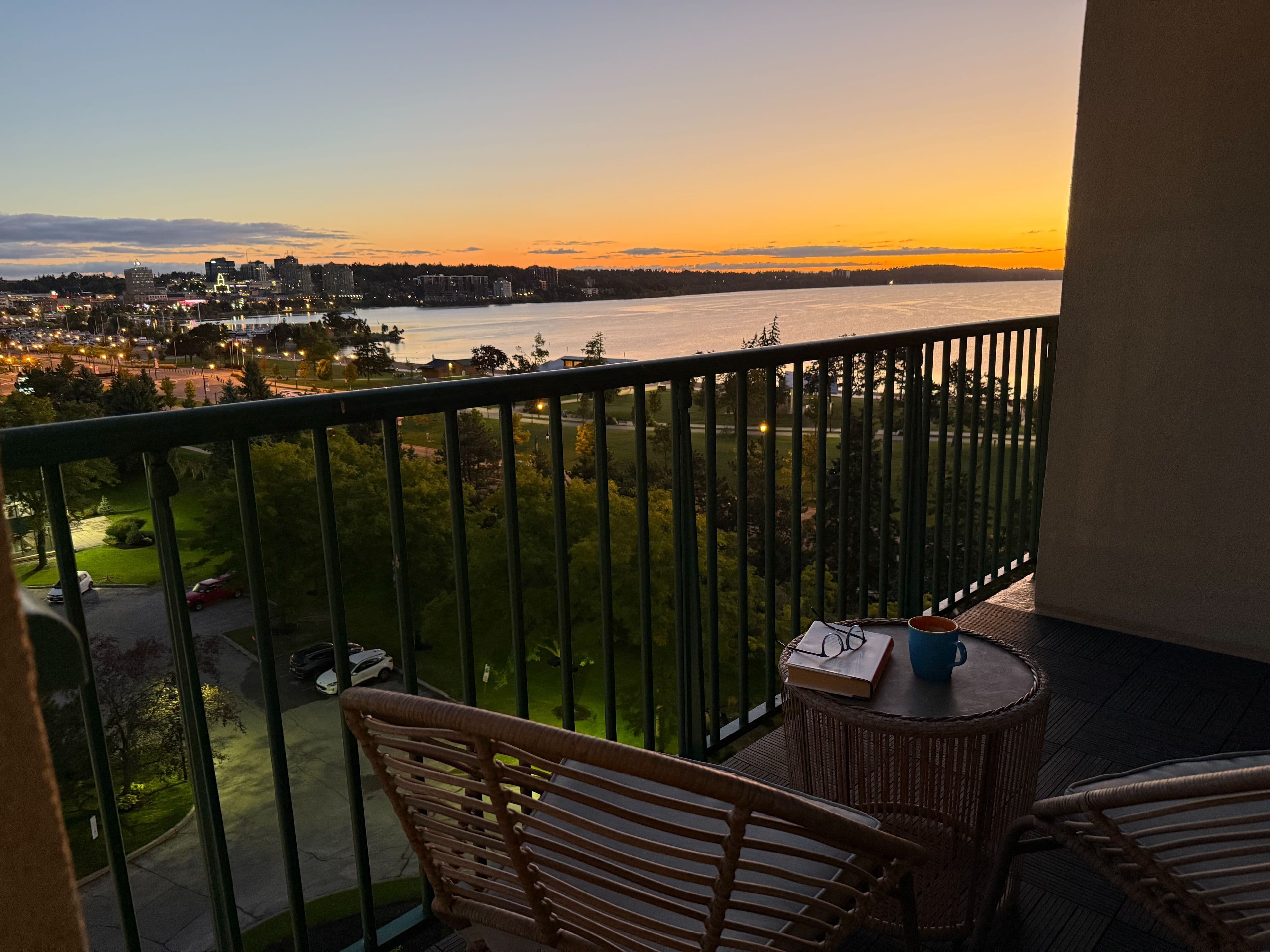 75 Ellen Street 906, Barrie, ON L4N 7R6