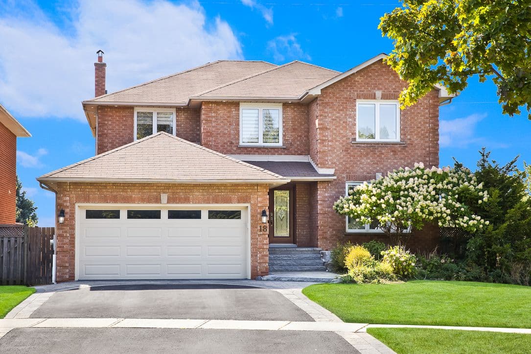18 Winter Court, Whitby, ON L1N 8Y2