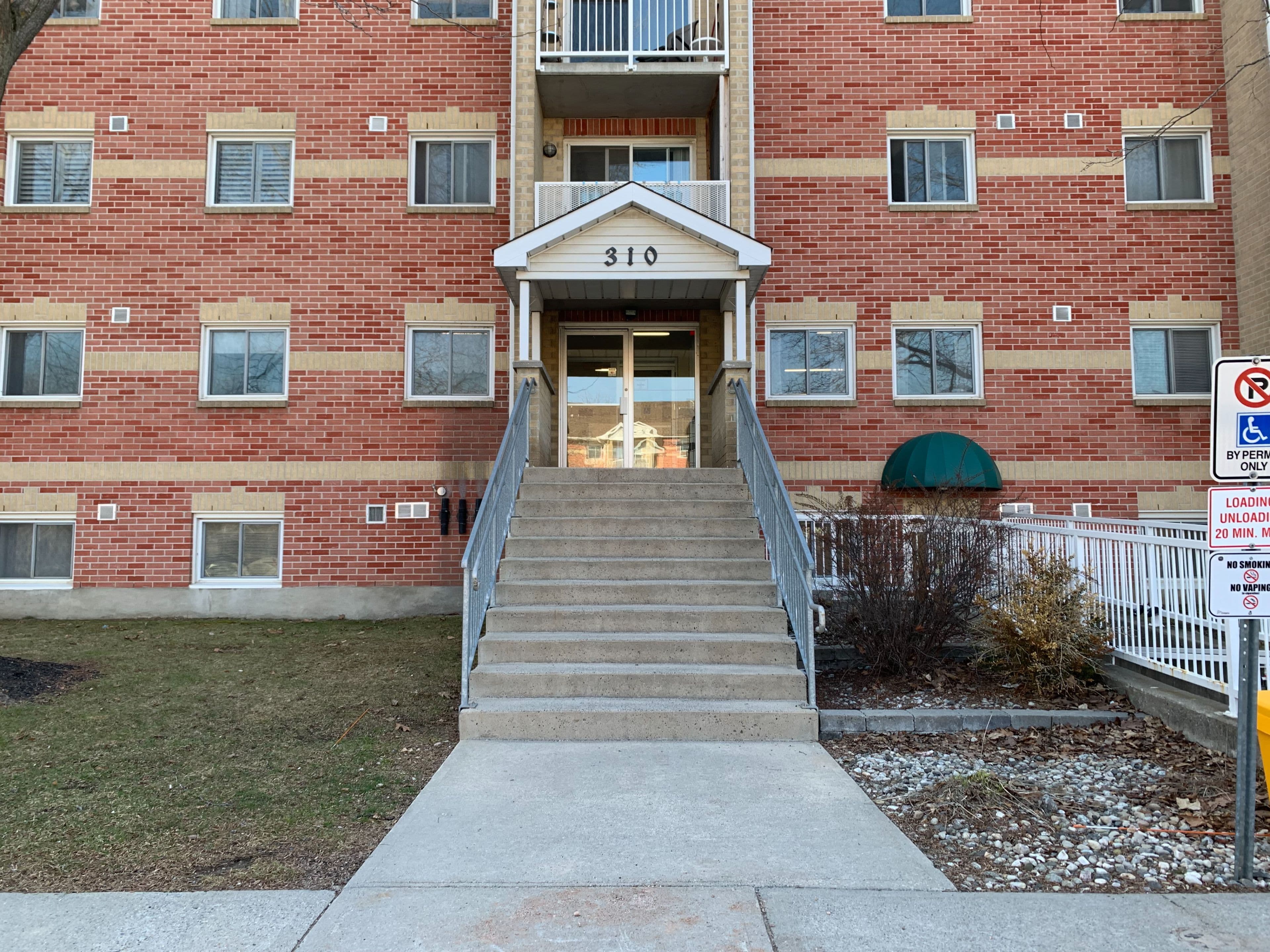 310 Kingsdale Avenue 213, Kingston, ON K7M 8S1
