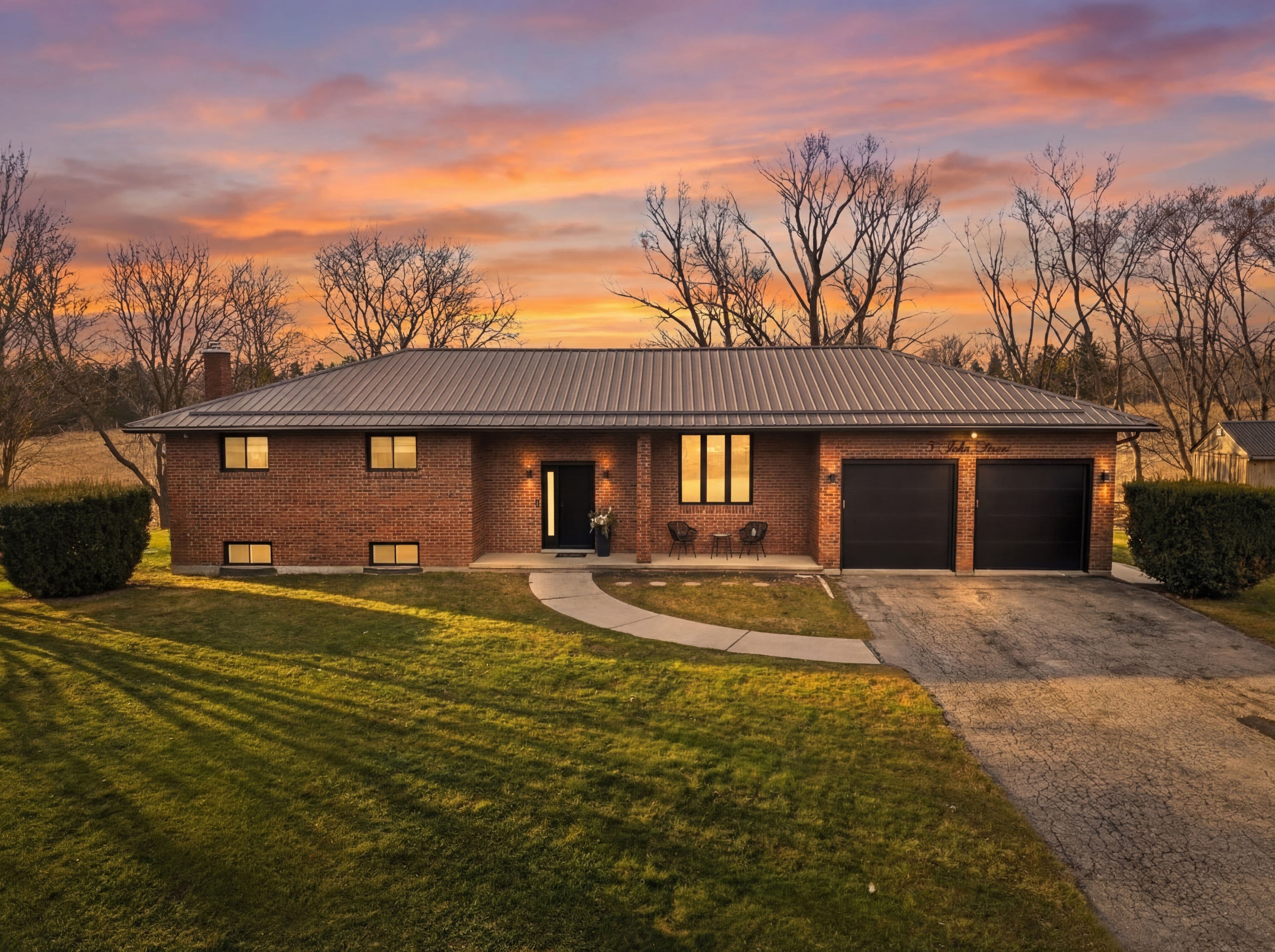 5 John Street, Adjala-Tosorontio, ON L0G 1L0