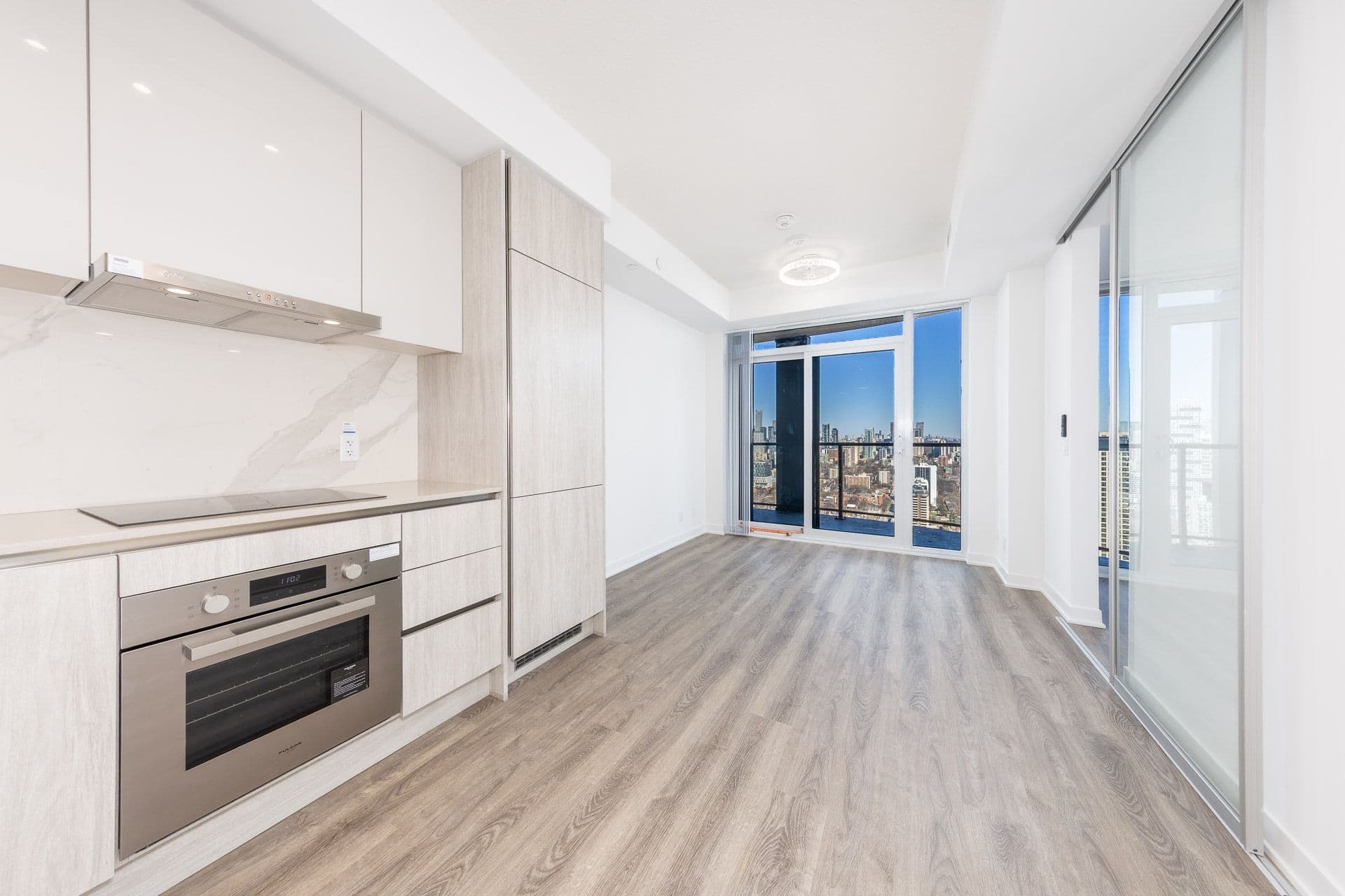 180 Front Street E 4303, Toronto C08, ON M5A 0A9