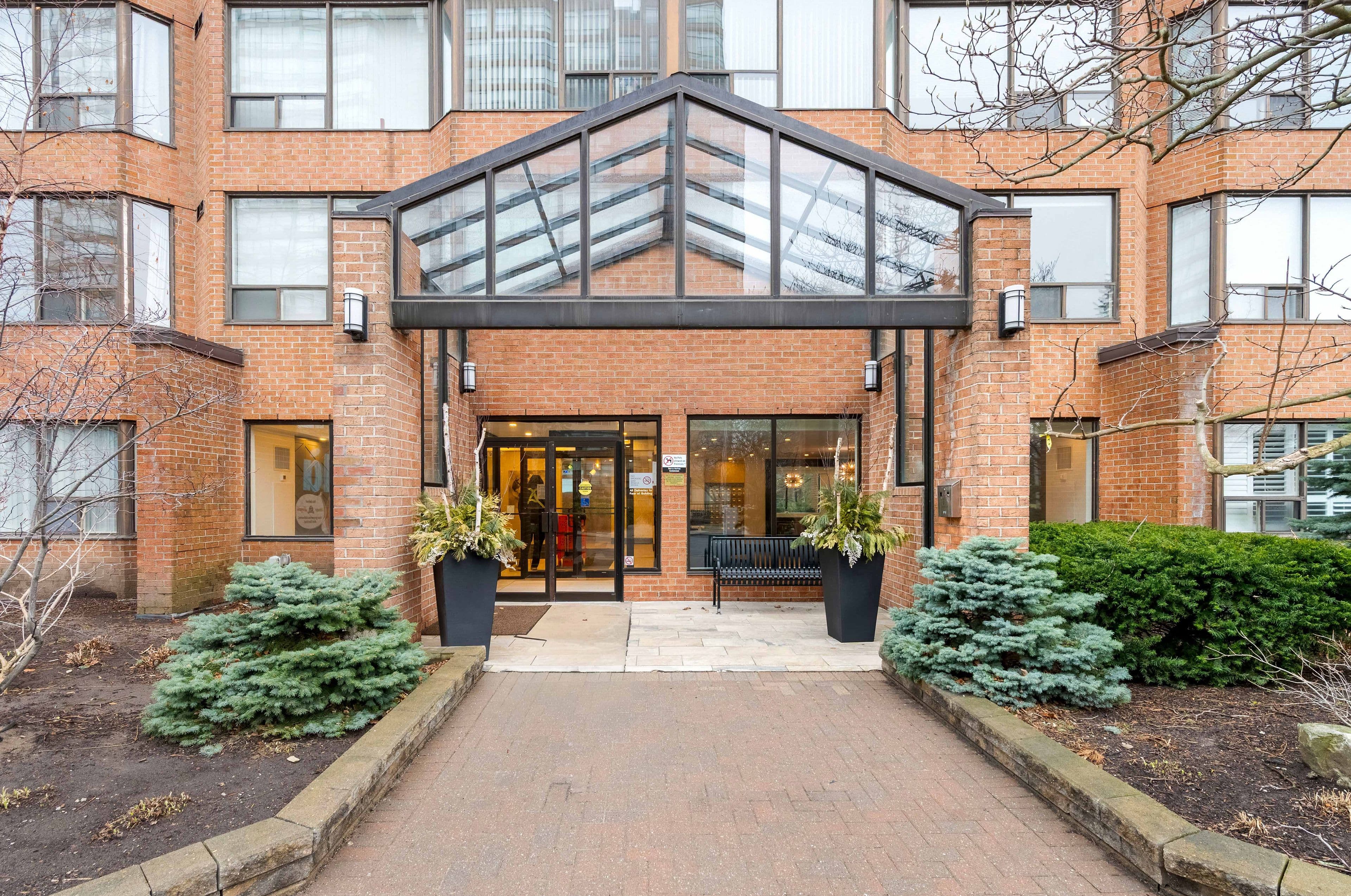 1270 Maple Crossing Boulevard 412, Burlington, ON L7S 2J9