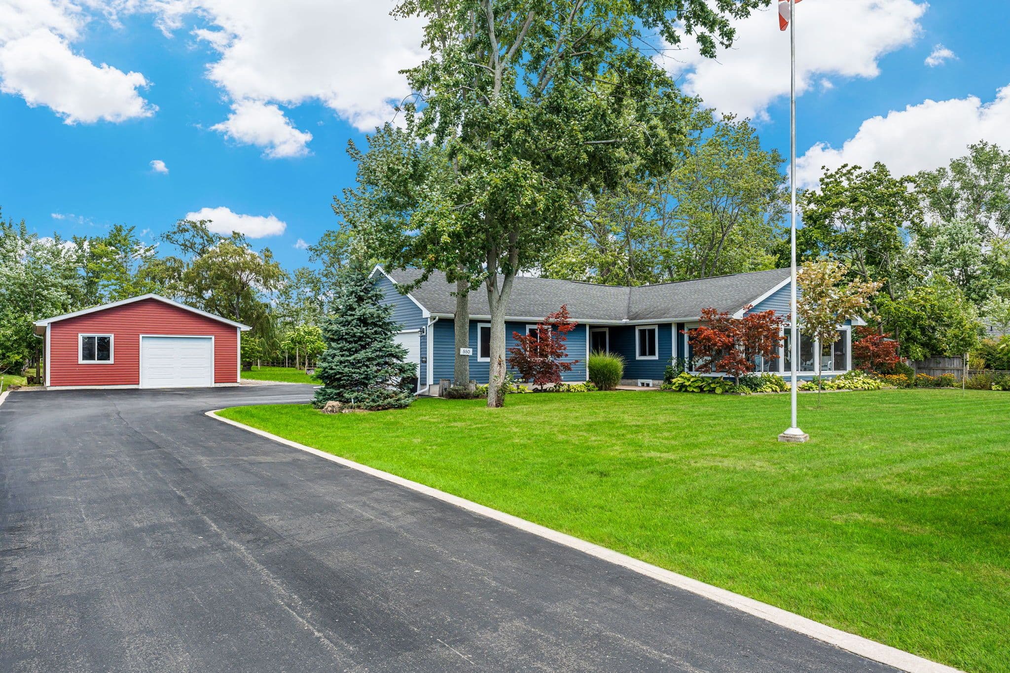 880 Edgemere Road, Fort Erie, ON L2A 1A8