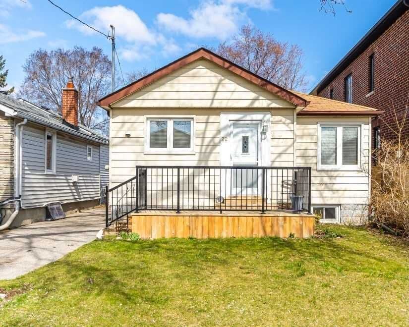 22 Albright Avenue, Toronto W06, ON M8W 1X1