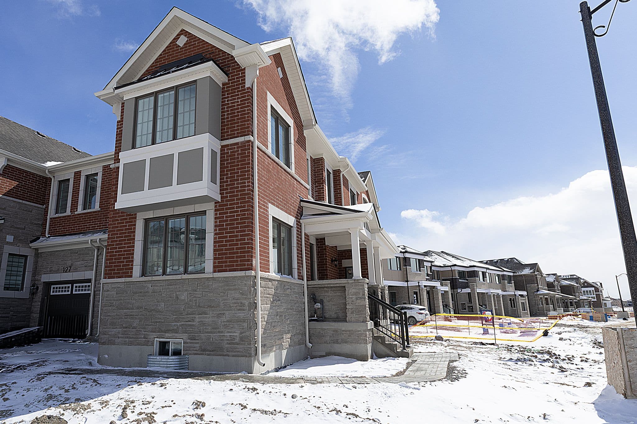 27 Moss Drive, Markham, ON L6C 1N3