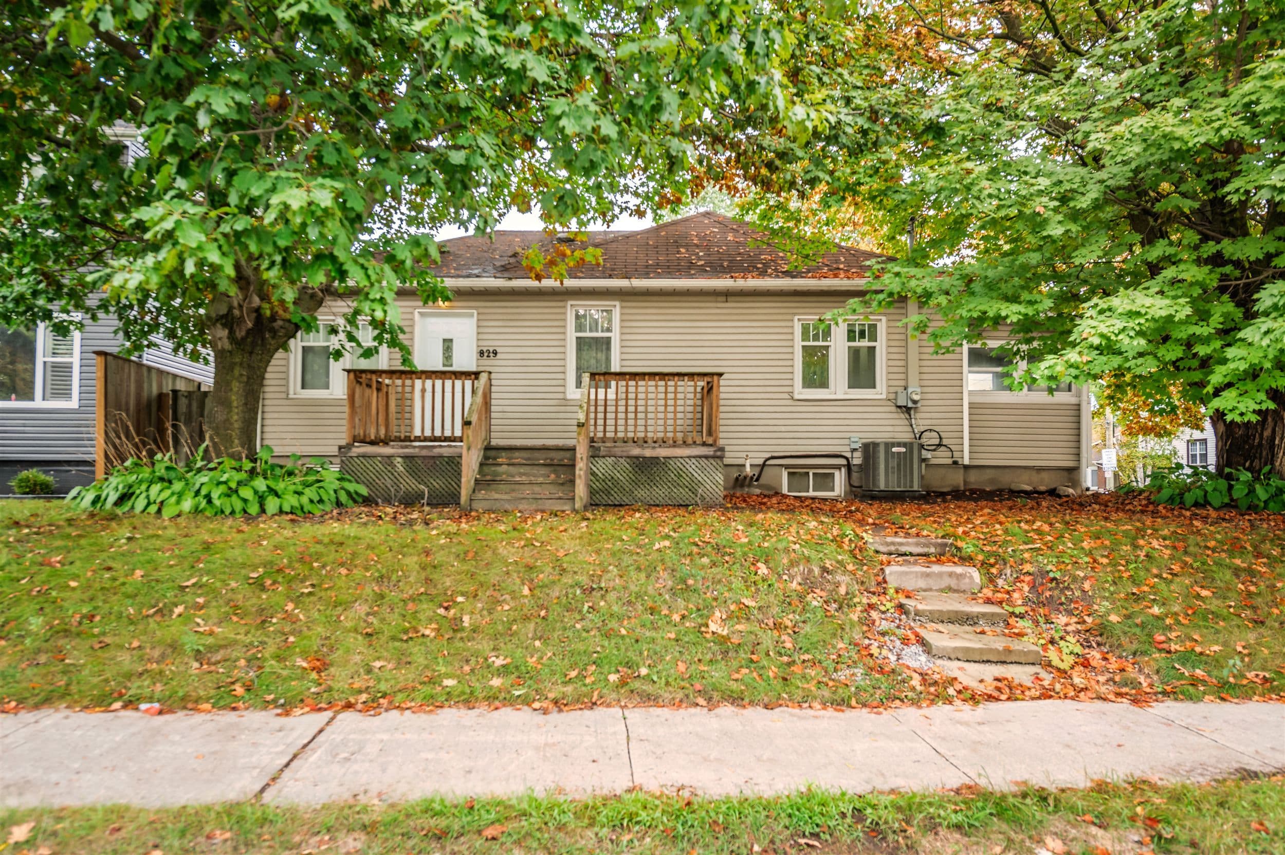 829 Athol Street, Whitby, ON L1N 4A1