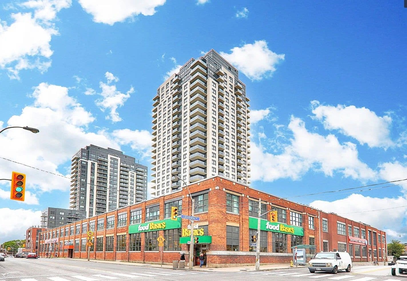 1410 Dupont Road 1803, Toronto W02, ON P1B 8Z4