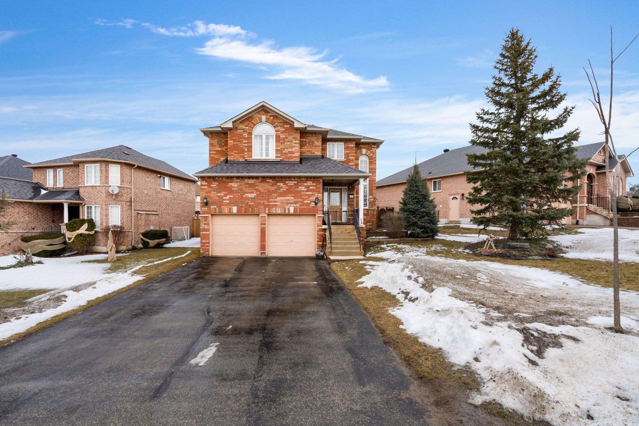 32 Prince of Wales Drive, Barrie, ON L4N 0T2