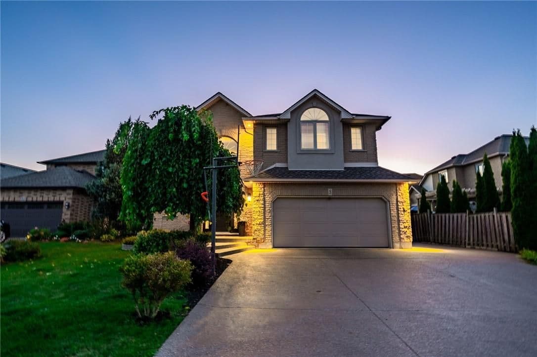 18 Konstantine Court, Hamilton, ON L9B 2T3