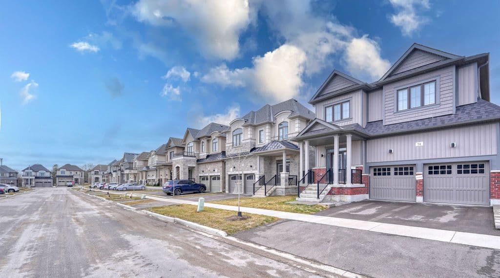 74 Northrop Avenue, Clarington, ON L1B 1G9