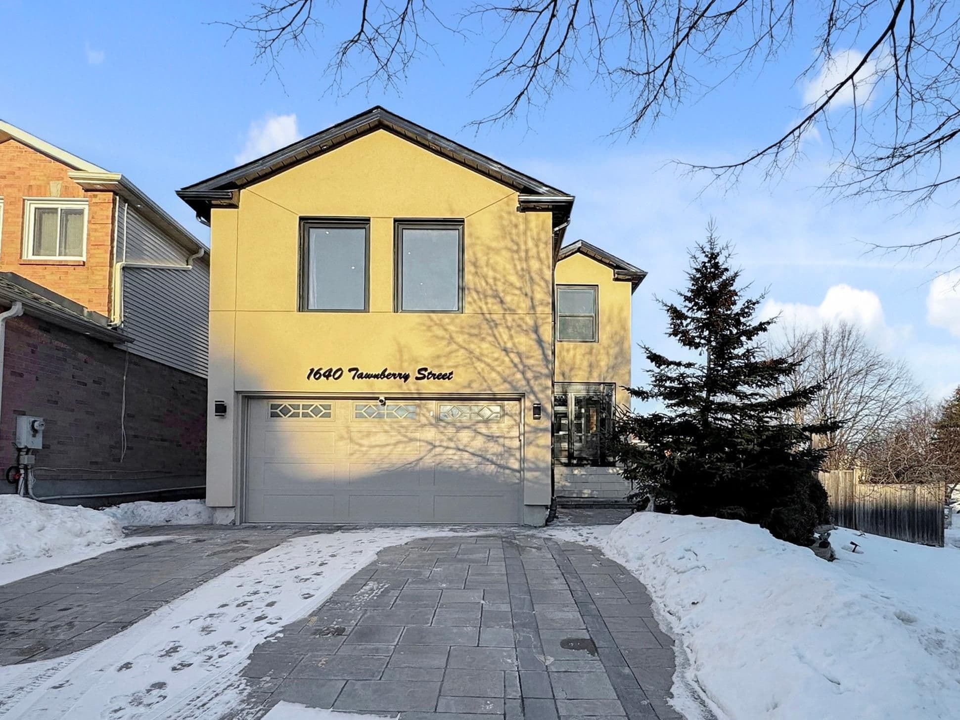1640 Tawnberry Street, Pickering, ON L1X 2C2