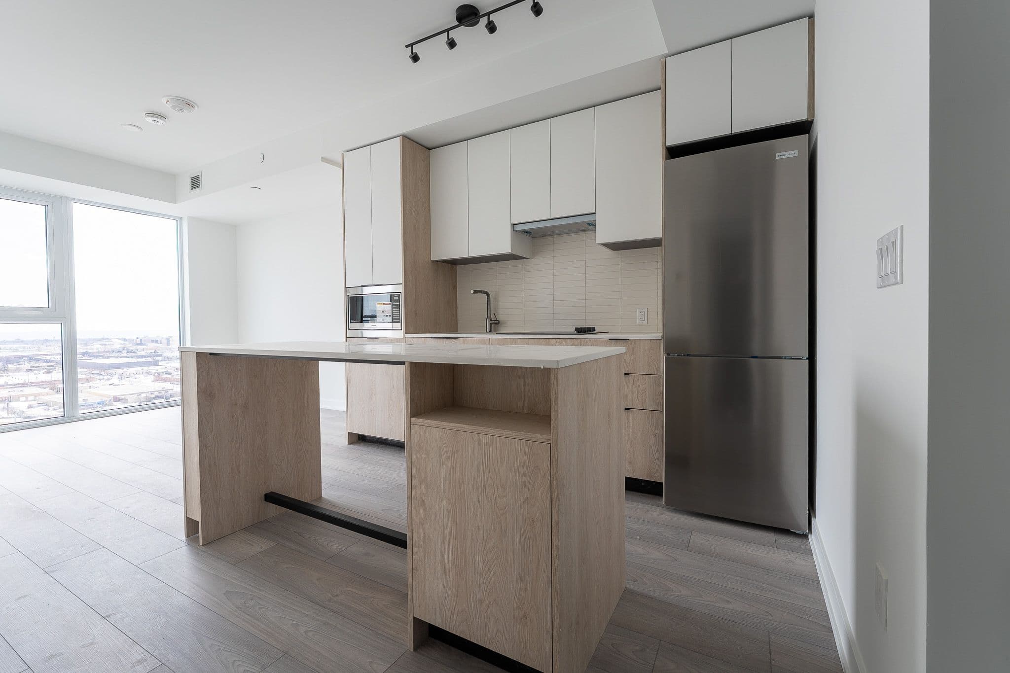 1007 THE QUEENSWAY Avenue 1606, Toronto W08, ON M8Z 0H4