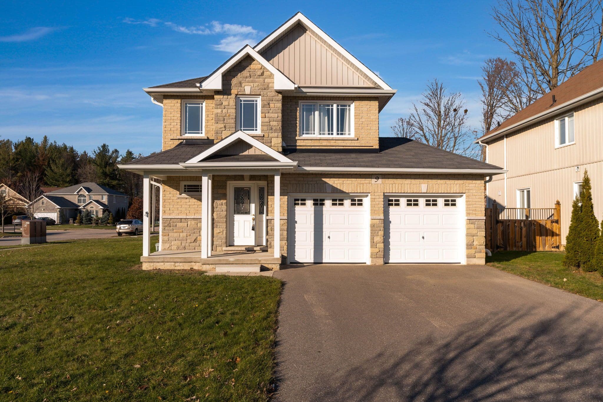 9 Mancini Drive, Essa, ON L0M 1B1