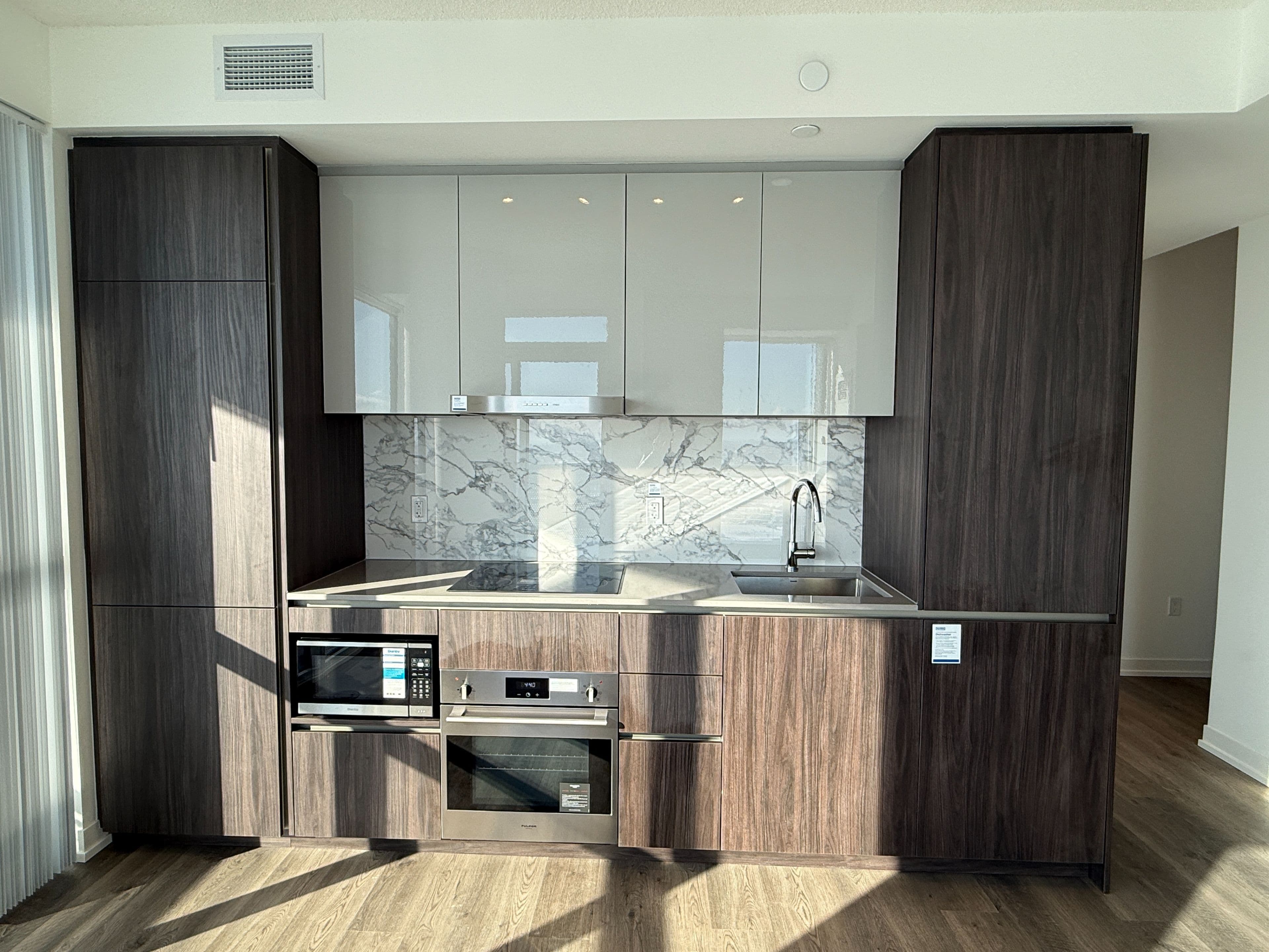 8 Interchange Way 5212, Vaughan, ON L4K 5Z7