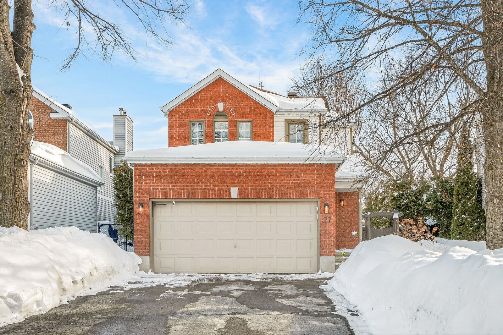 77 Armagh Way, Barrhaven, ON K2J 4C1