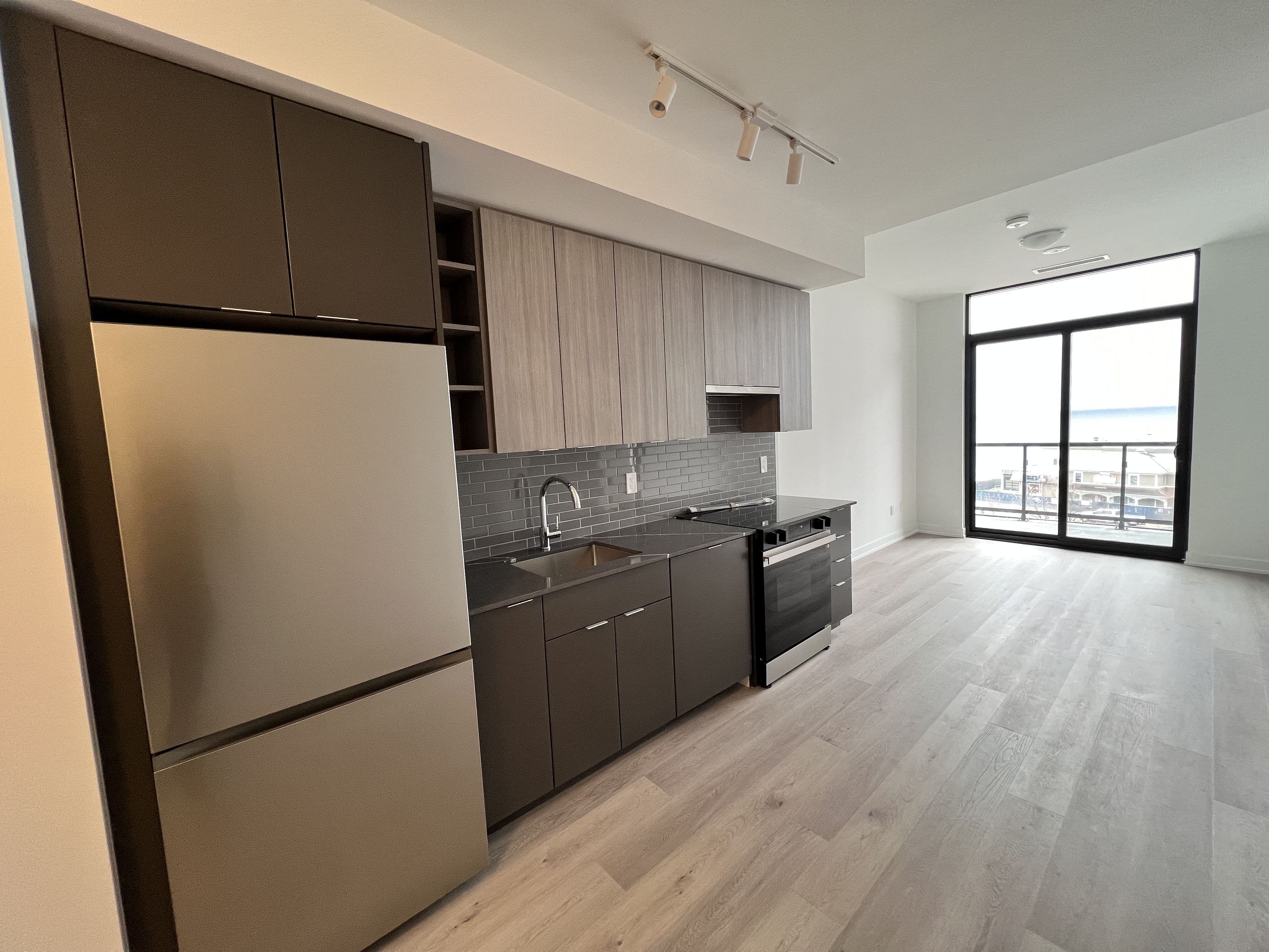 2075 Lakeshore Road 408, Burlington, ON L7R 1E2