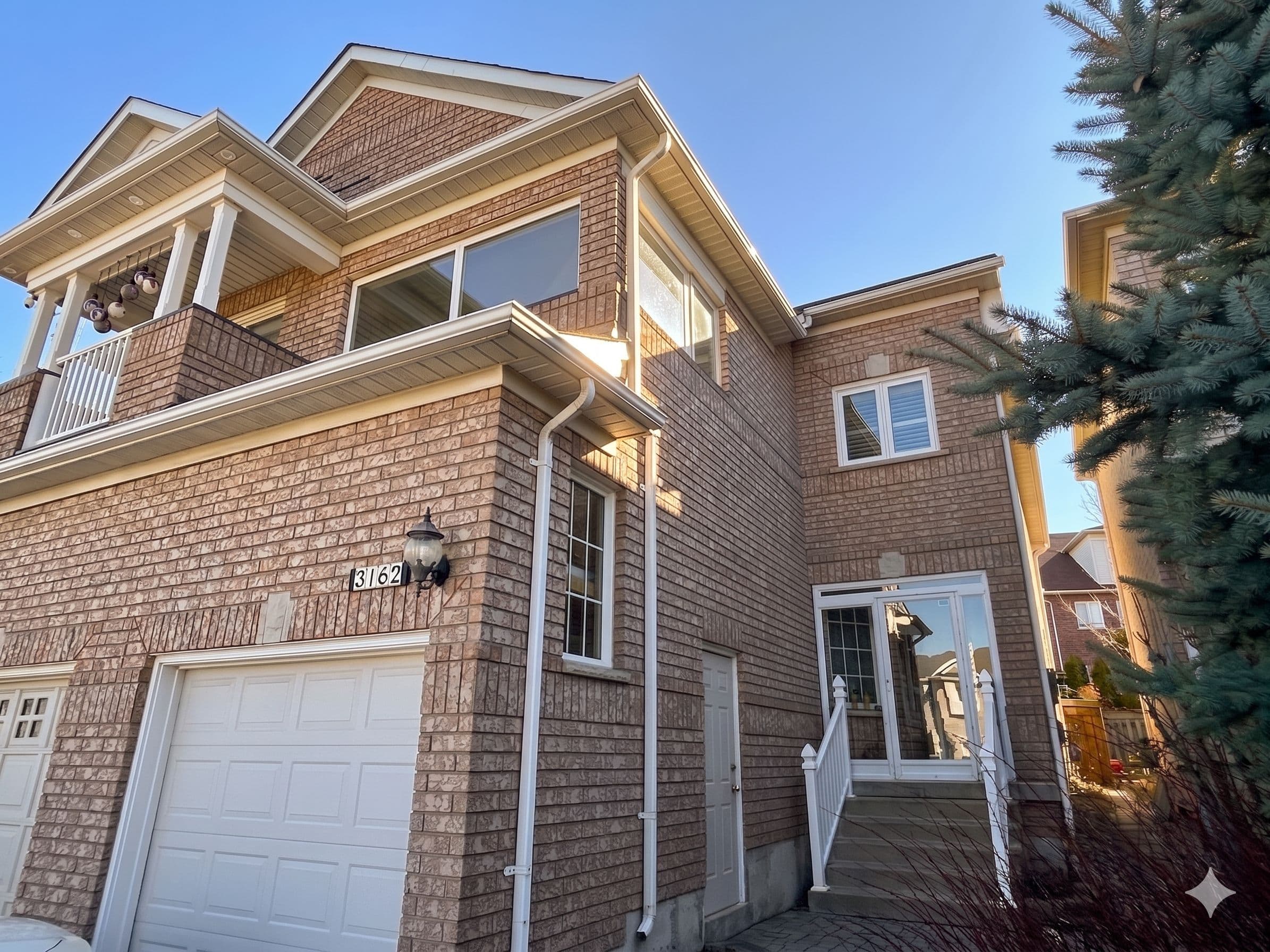 3162 Pearwood Place, Mississauga, ON L5B 4H1