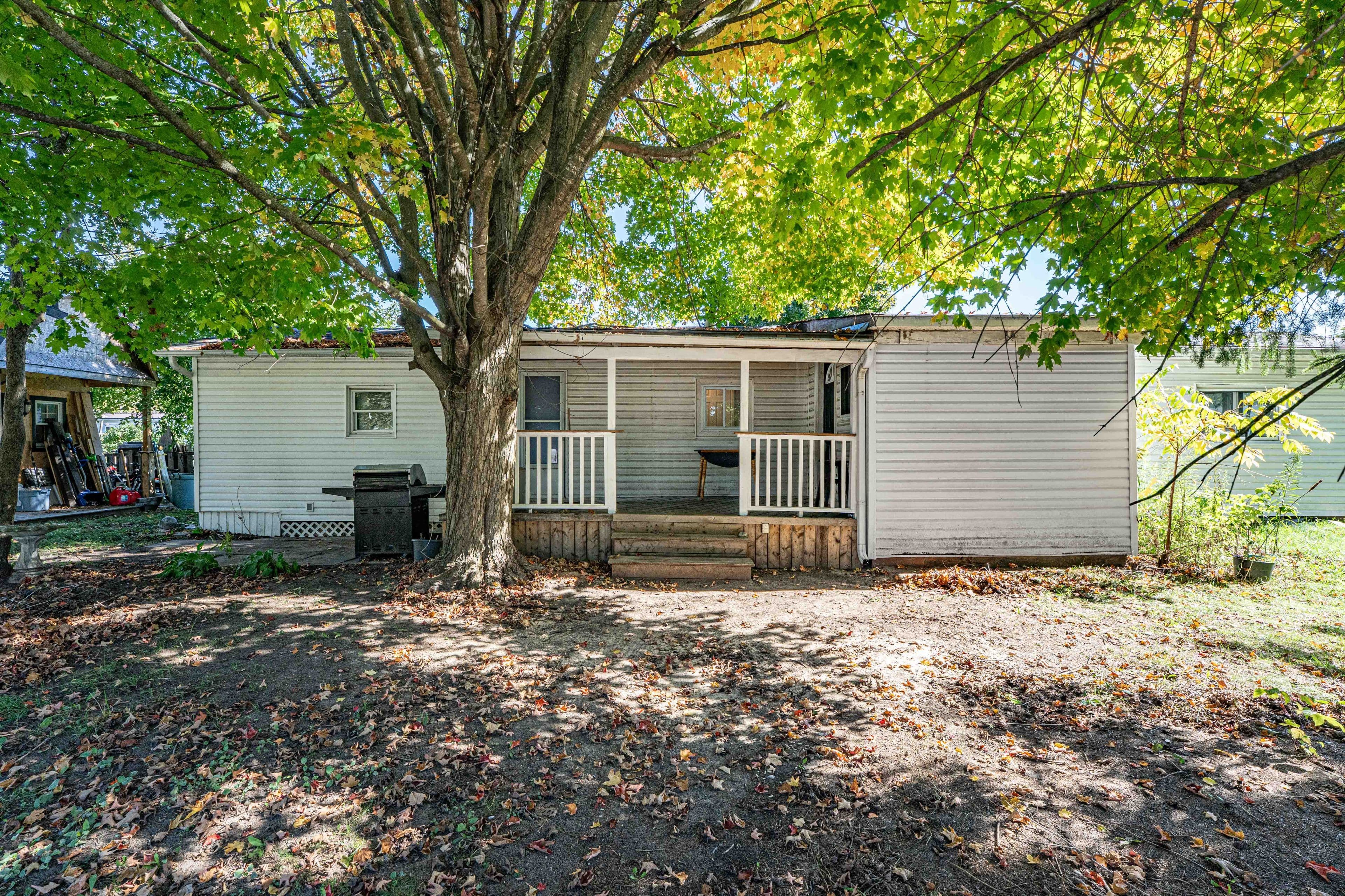 2 EAST Street, Essa, ON L3W 0A5