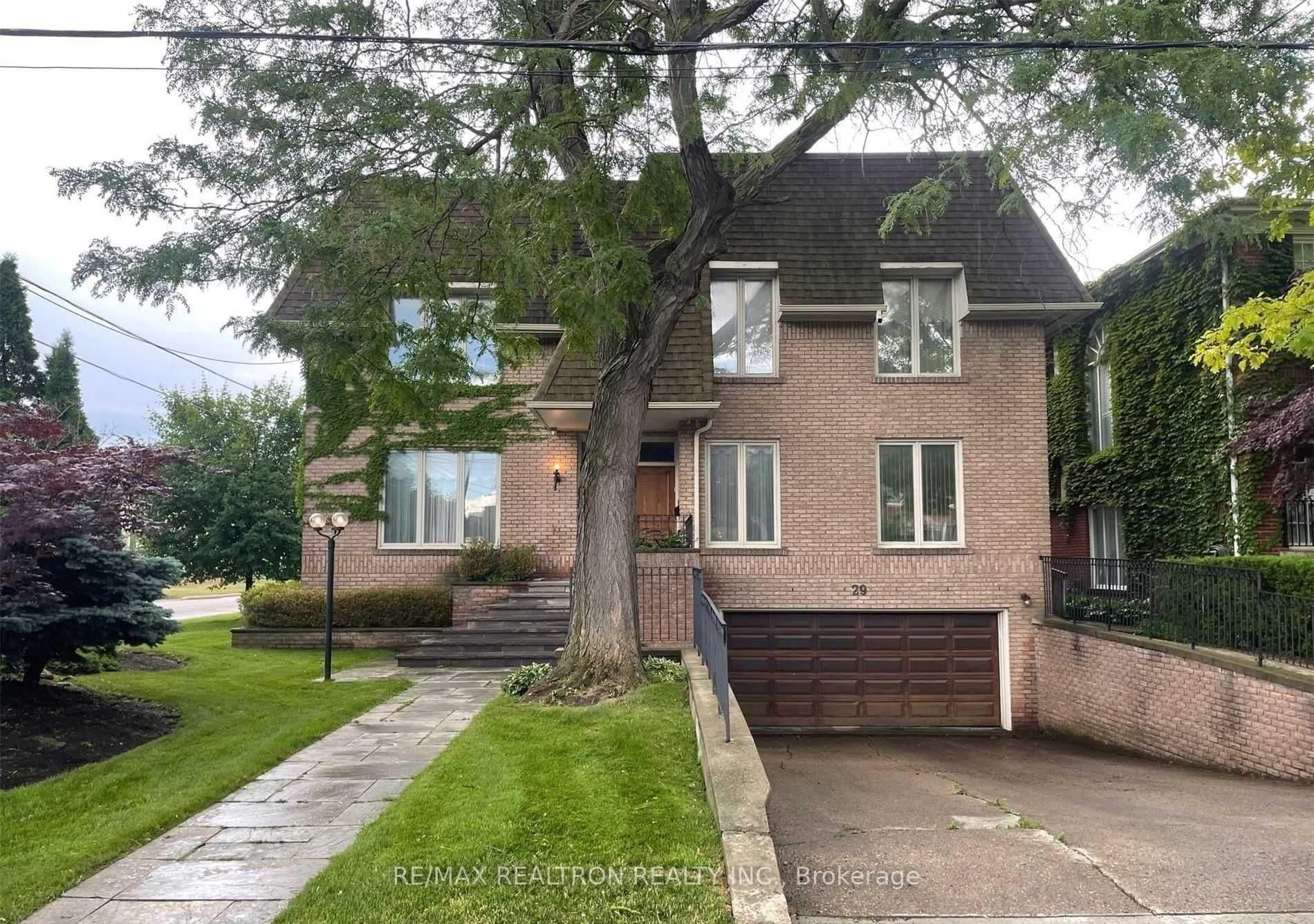 29 Sultana Avenue, Toronto C04, ON M6A 1T2