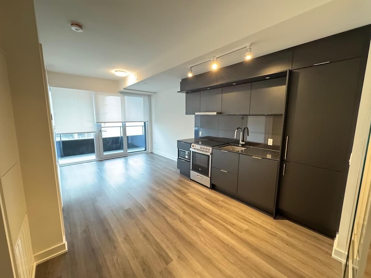 448 Burnhamthorpe Road W 2412, Mississauga, ON L5B 0R4