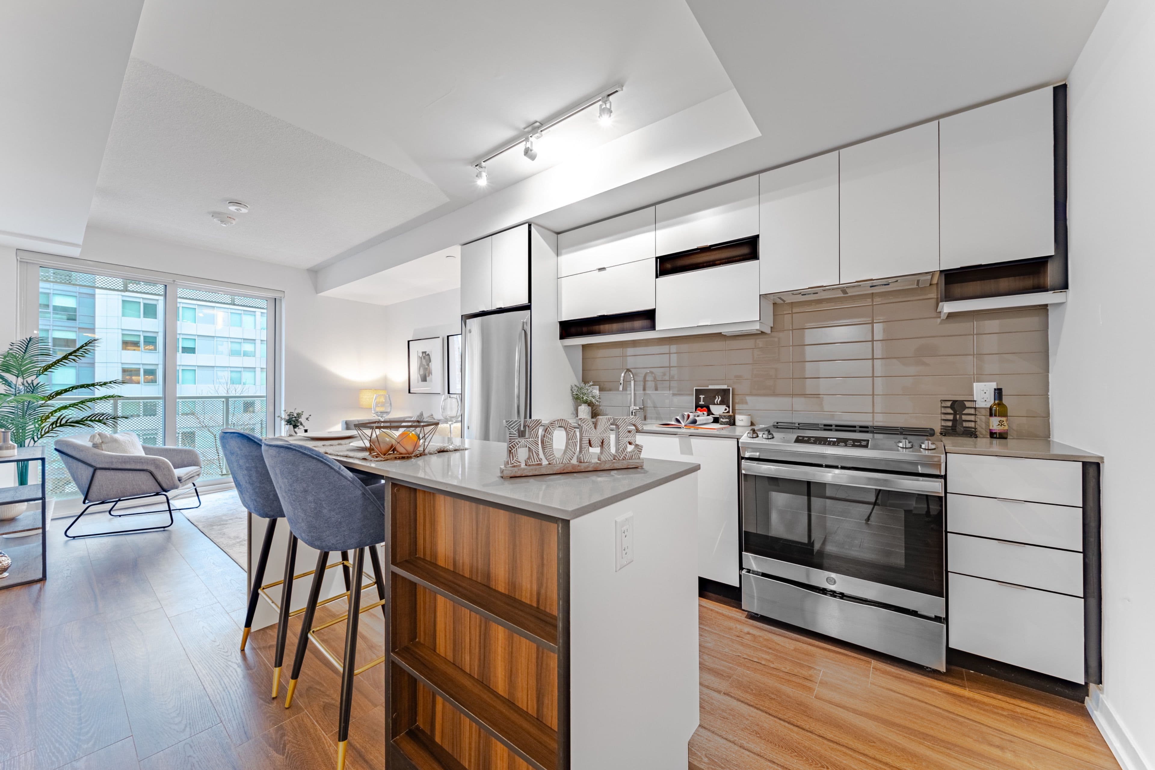 4065 Confederation Parkway 807, Mississauga, ON L5B 0L4