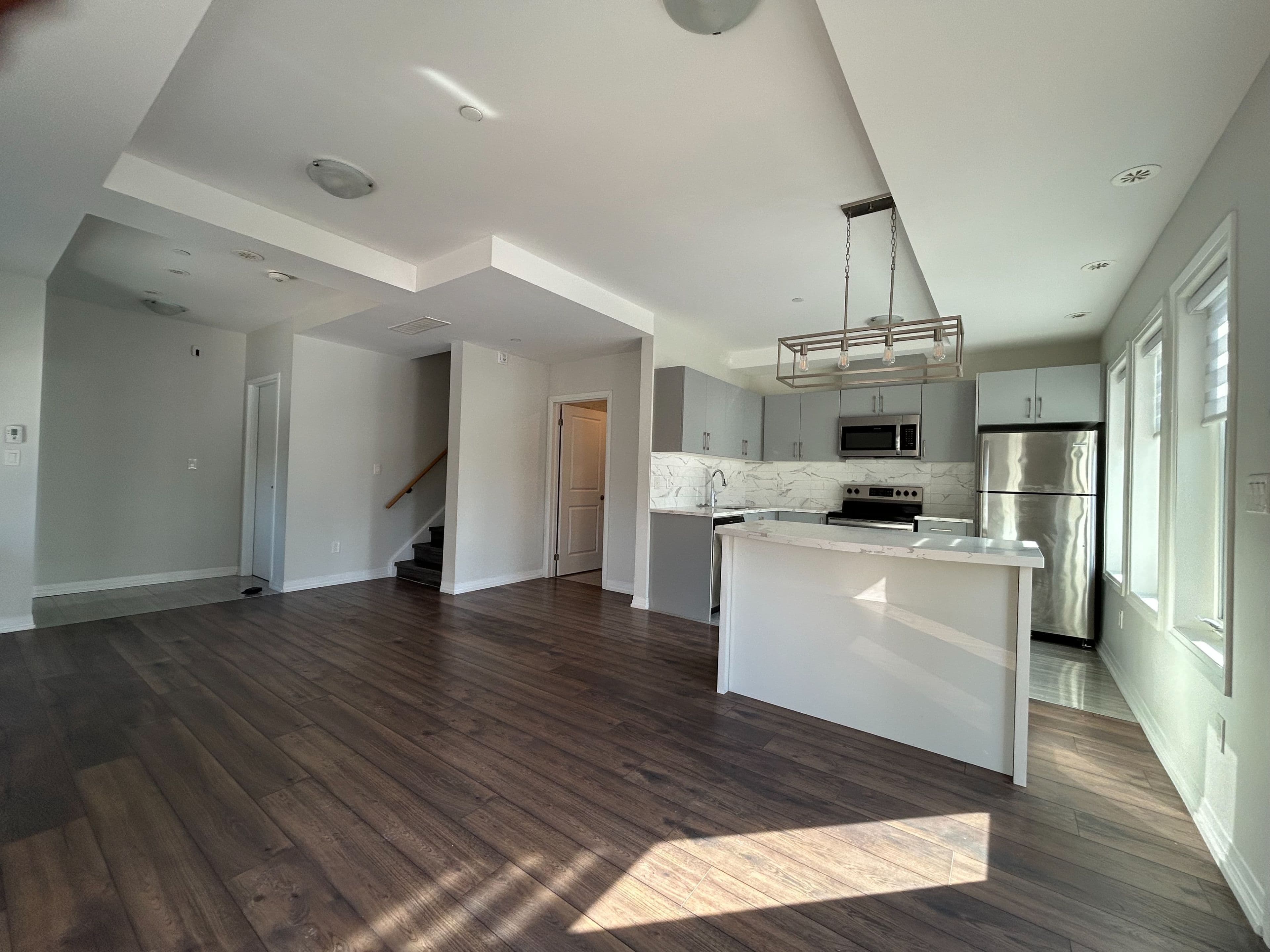 400 The East Mall Street 306, Toronto W08, ON M9B 3Z9