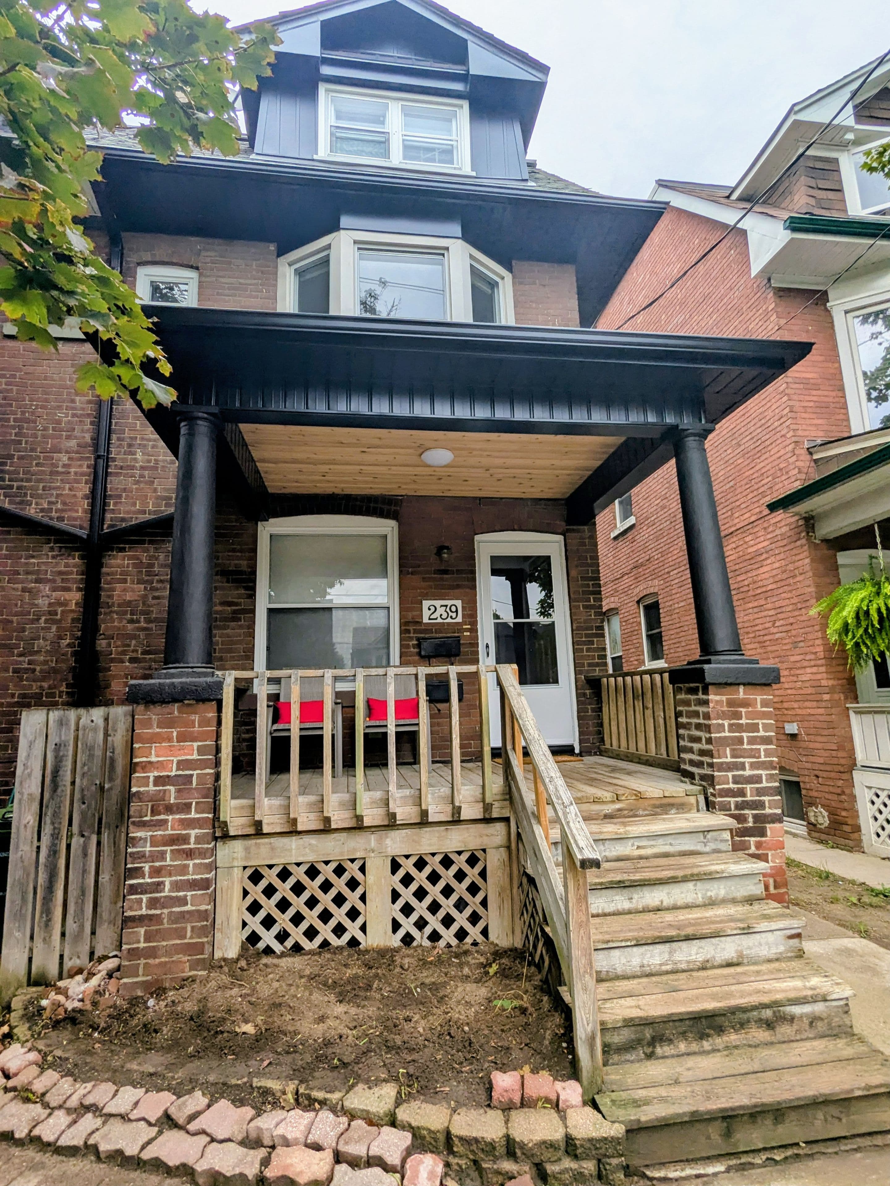 239 Woodbine Avenue, Toronto E02, ON M4L 3P3