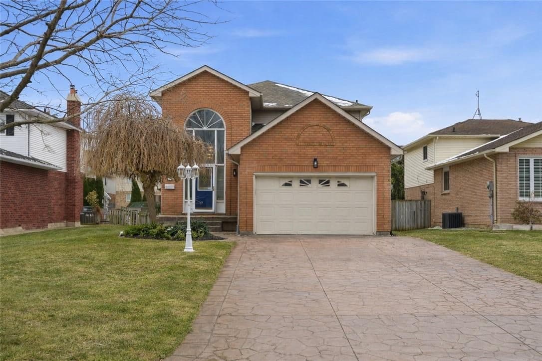 12 Sumner Crescent, Grimsby, ON L3M 5E2
