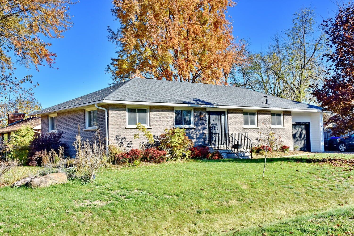 5 BROCK Crescent, Collingwood, ON L9Y 4A4