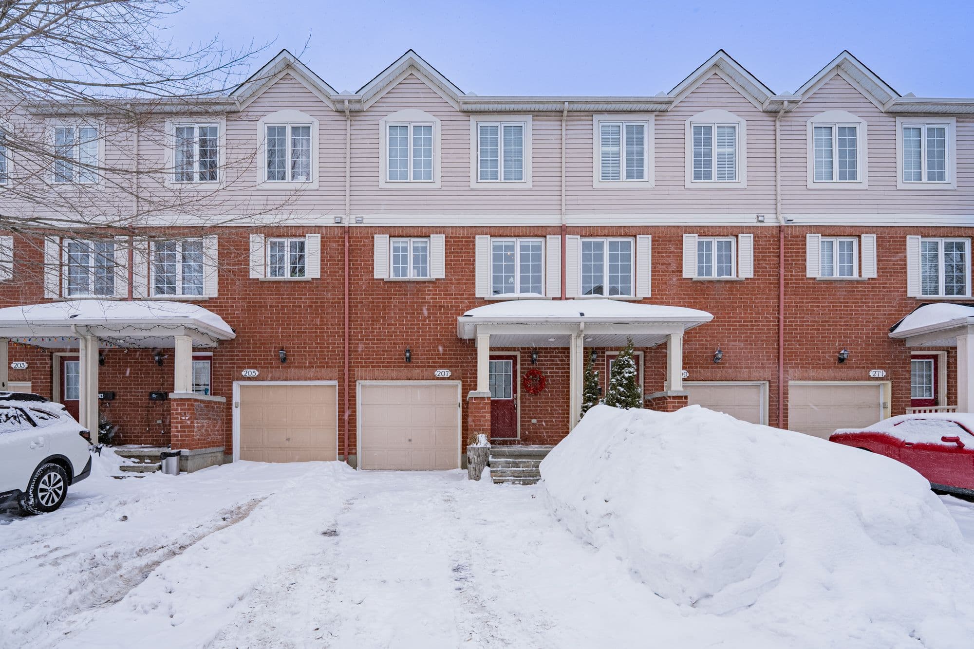 90 EDENVALE Drive 207, Kanata, ON K2K 3N9