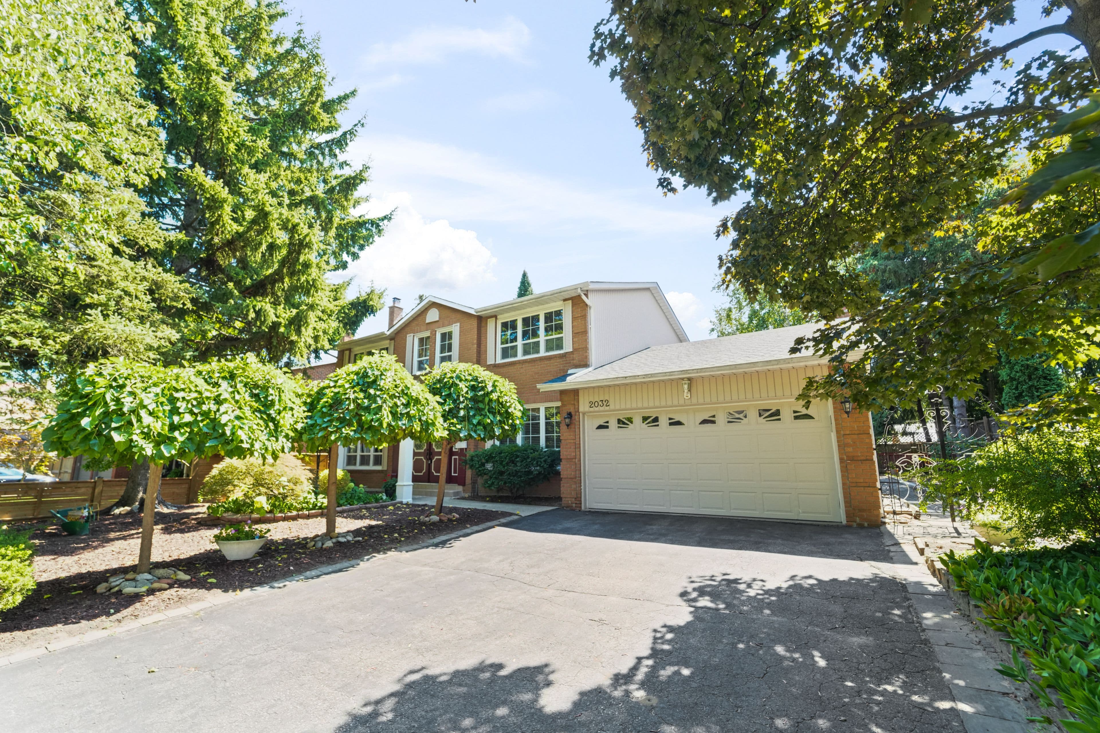 2032 Shannon Drive, Mississauga, ON L5H 3W3