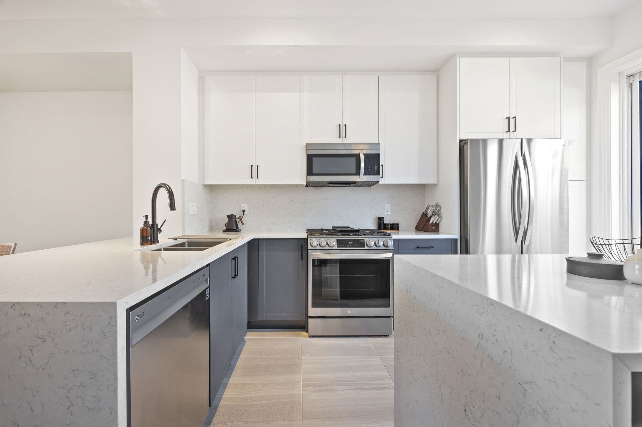 10 Lunar Crescent 21, Mississauga, ON L5M 2P6