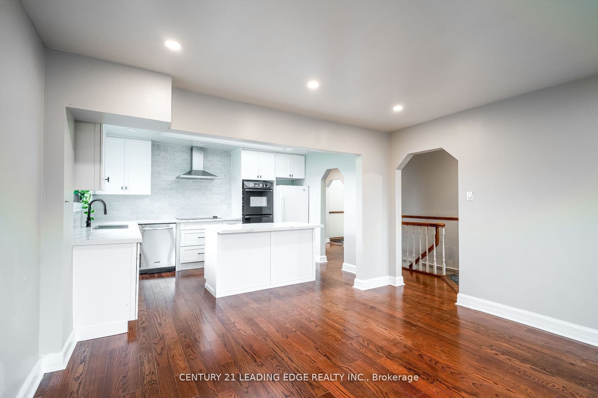 393 CANAL Road, Bradford West Gwillimbury, ON L3Z 2A6