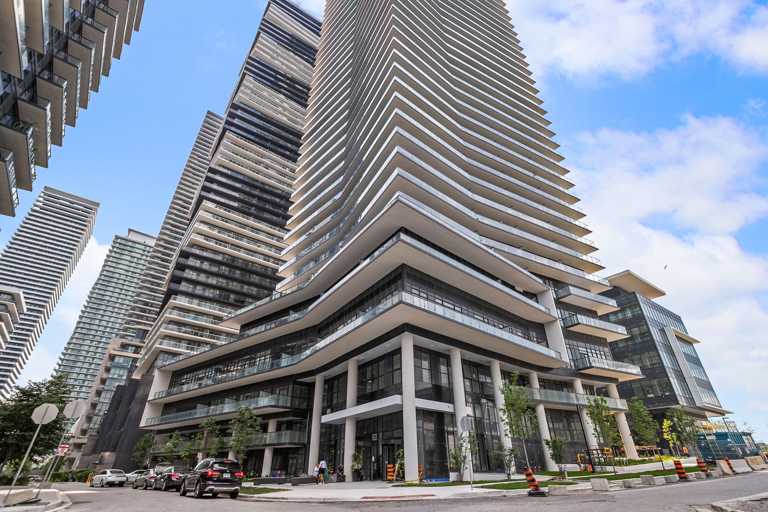 38 ANNIE CRAIG Drive 1206, Toronto W06, ON M8V 0G9