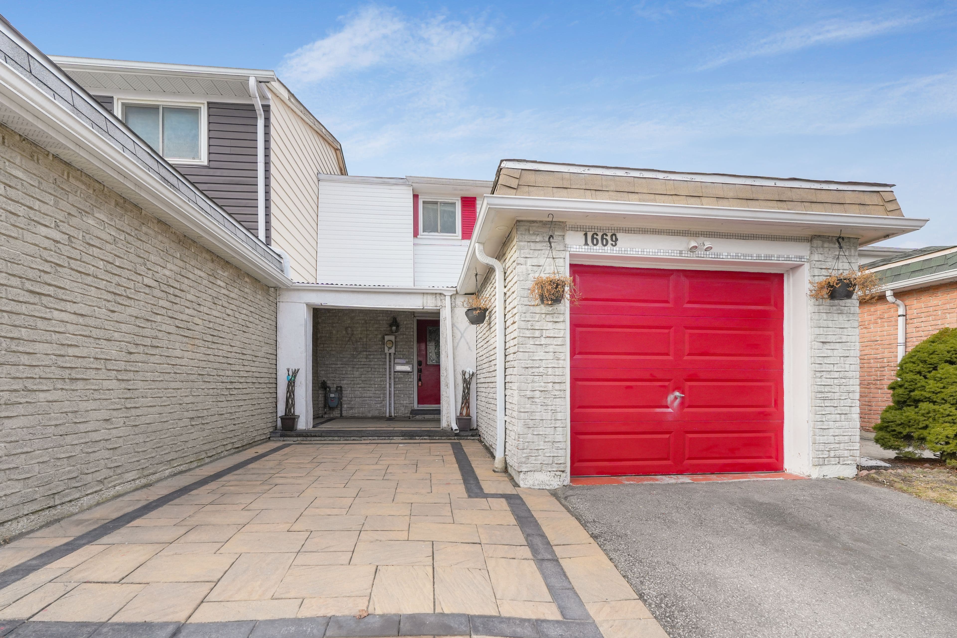 1669 Alwin Circle, Pickering, ON L1V 2W1