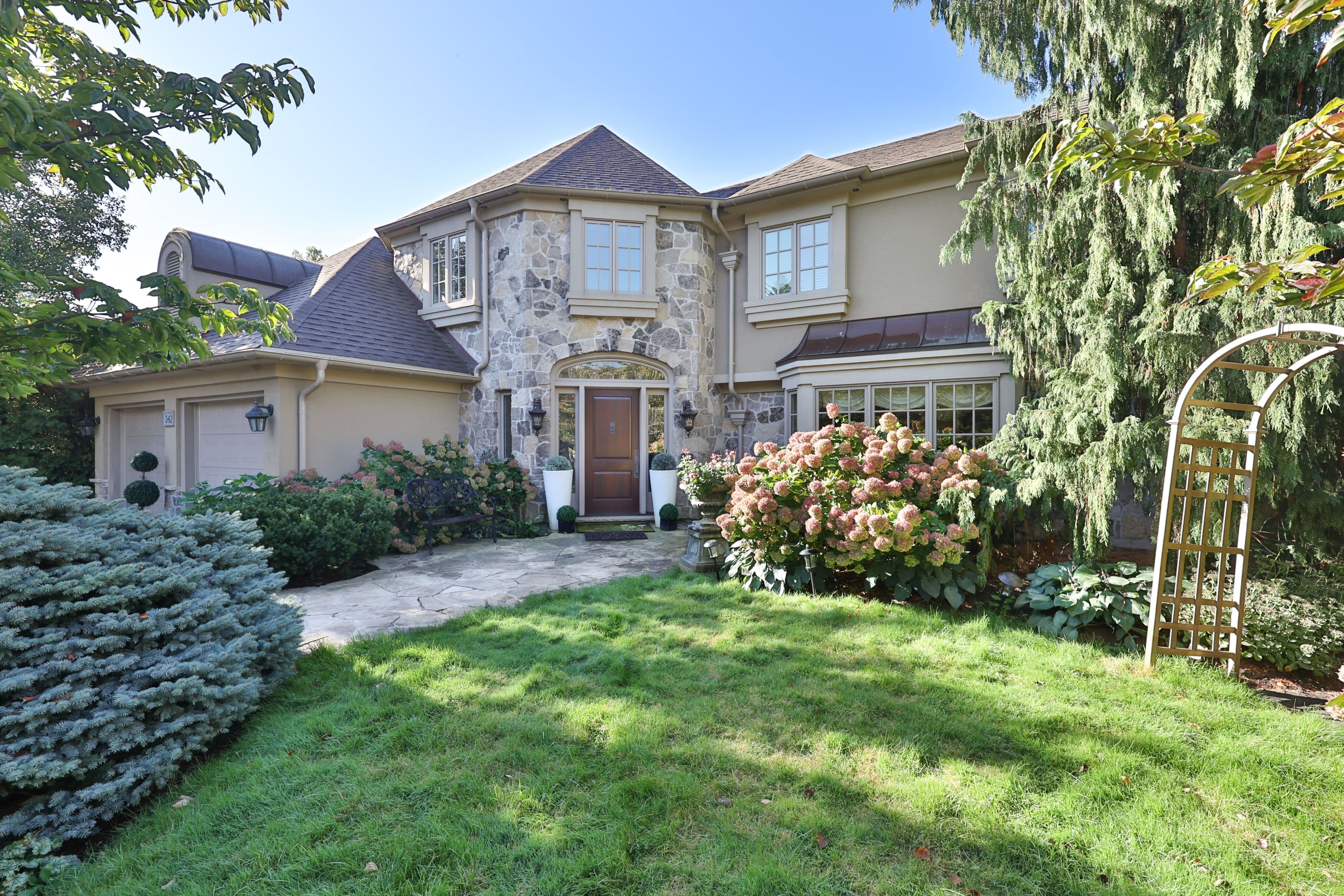 342 Pomona Avenue, Burlington, ON L7N 1T5