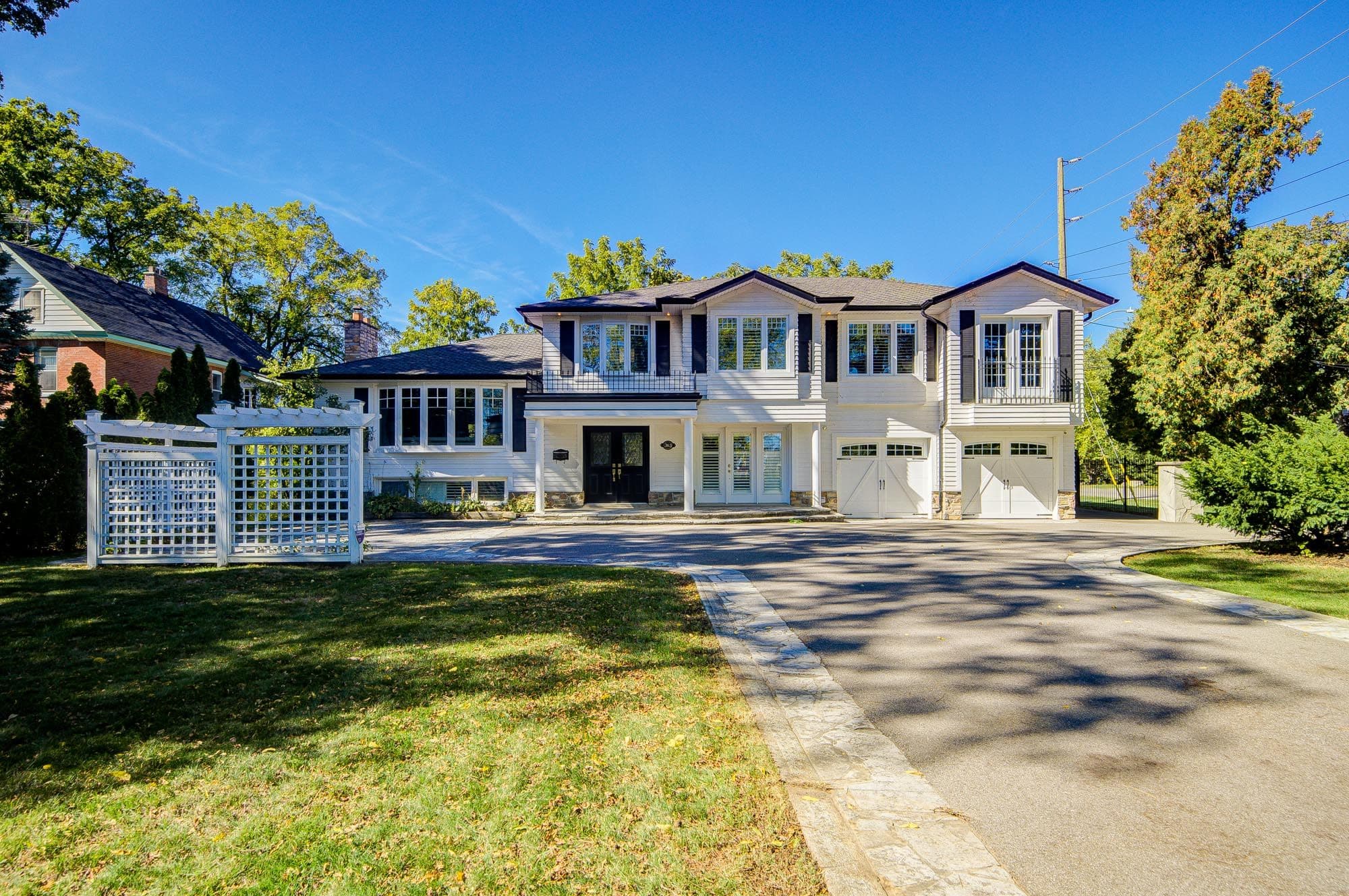 363 Lakeshore Road W, Oakville, ON L6K 1G4