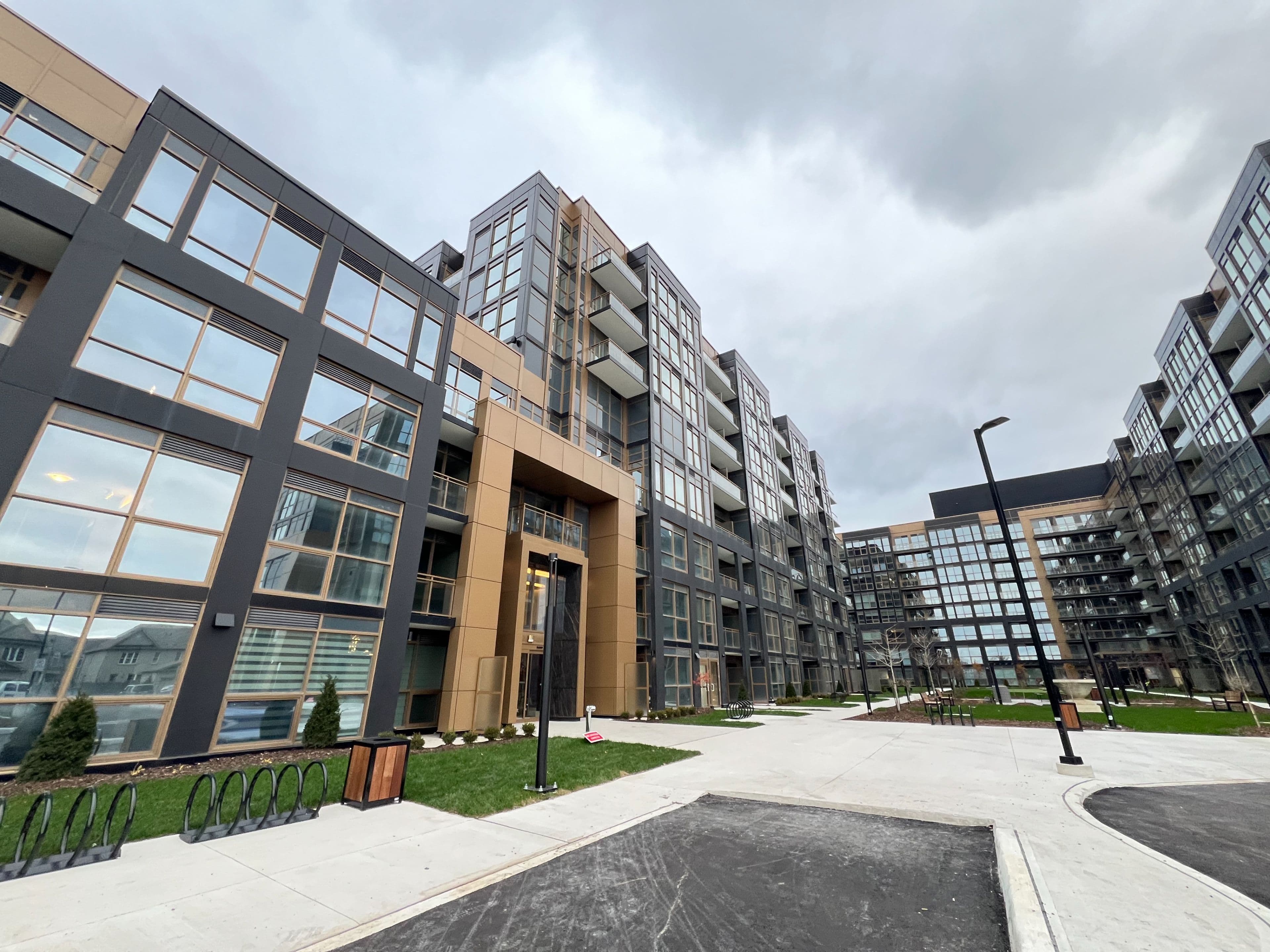 2333 Khalsa Gate 211, Oakville, ON L6M 4J2