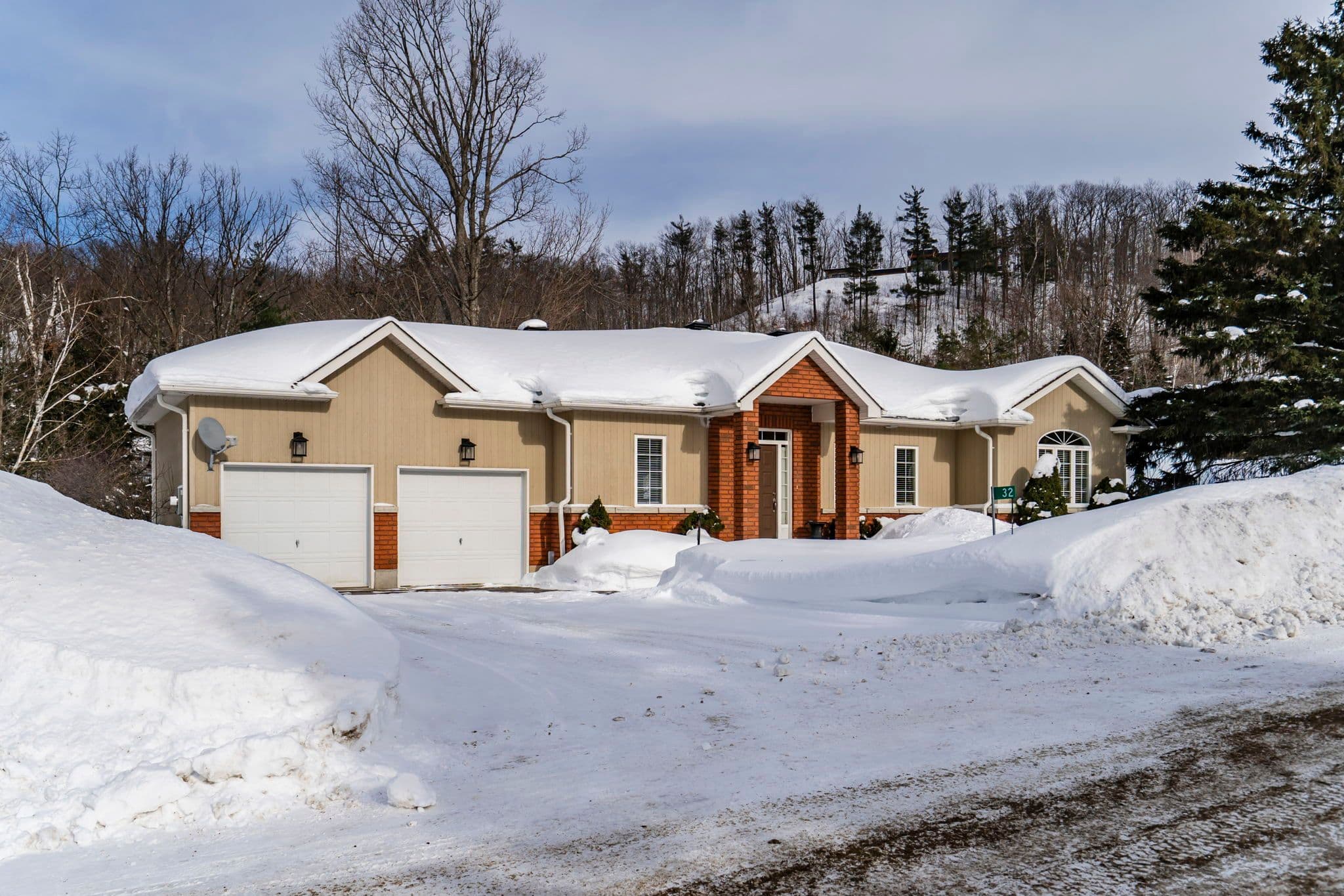 32 Valleycrest Drive, Oro-Medonte, ON L0L 2L0