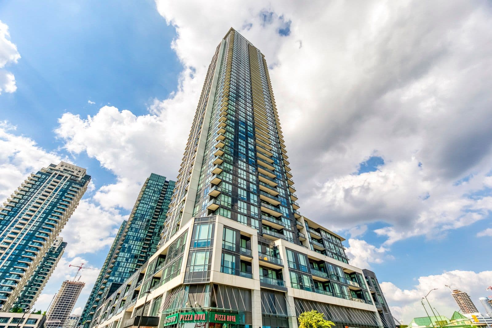 4011 Brickstone Mews 3911, Mississauga, ON L5B 0G3